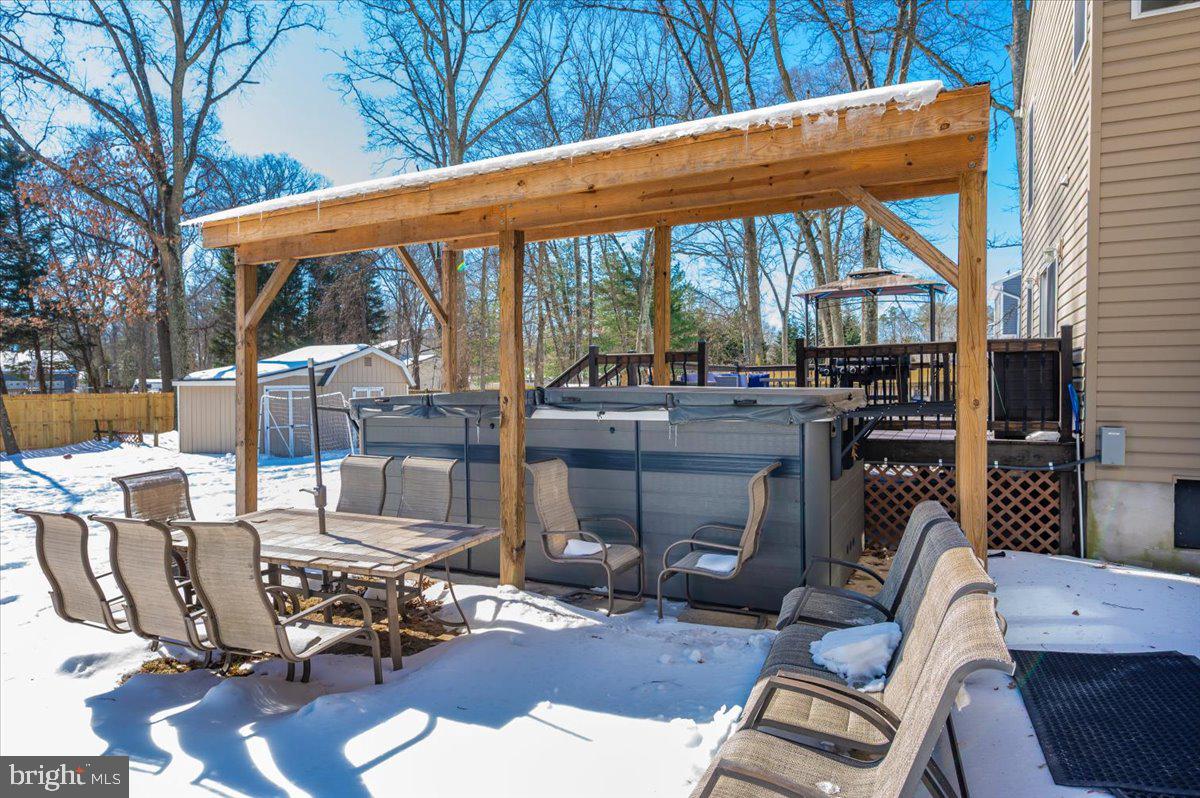 OAK HOLLOW - Residential