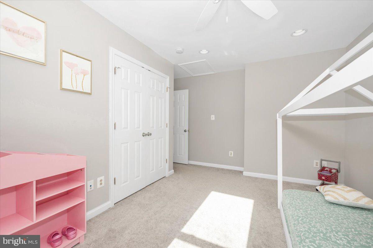 OAK HOLLOW - Residential