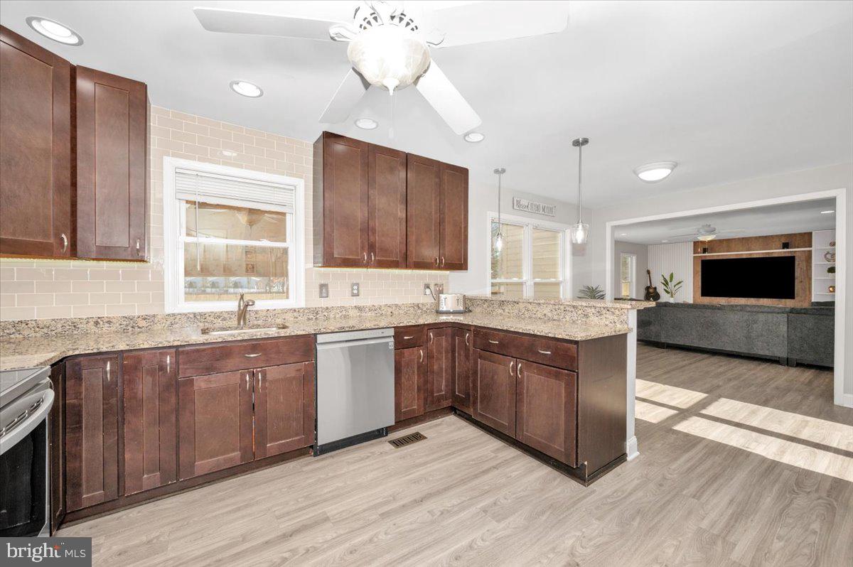 OAK HOLLOW - Residential