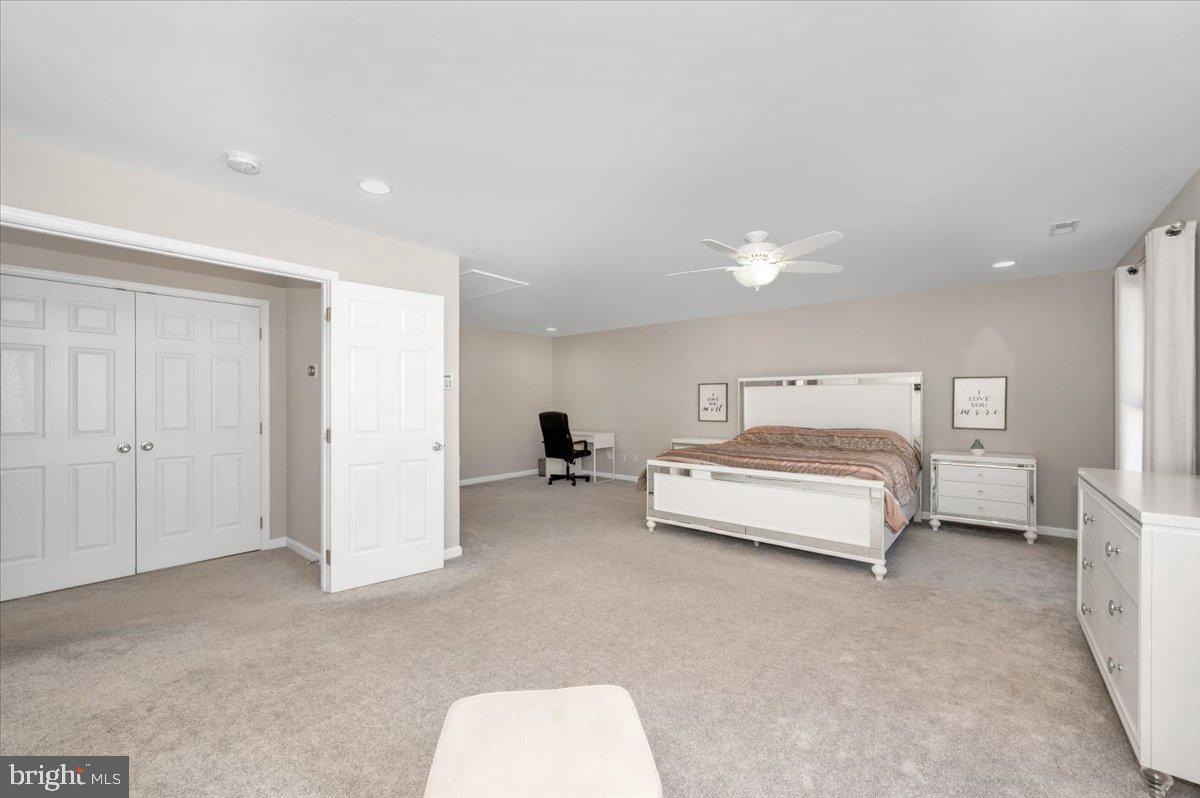 OAK HOLLOW - Residential