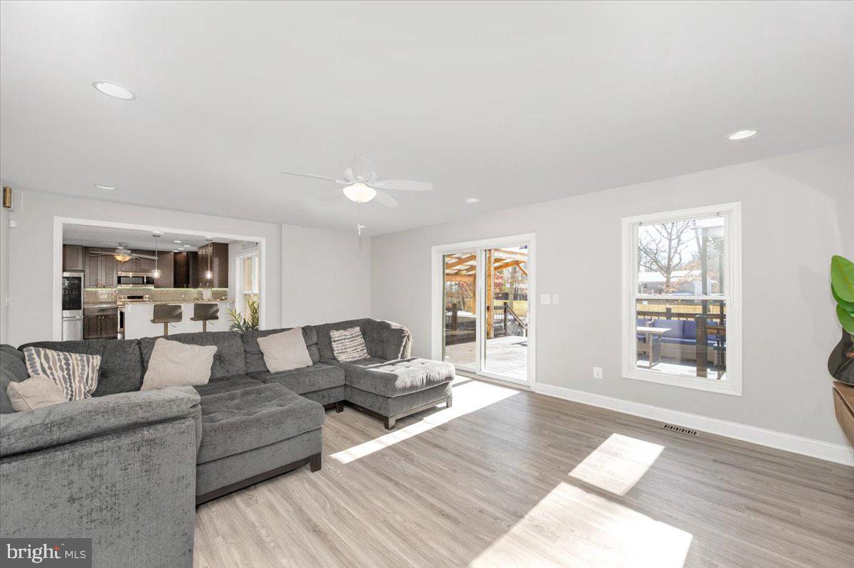 OAK HOLLOW - Residential