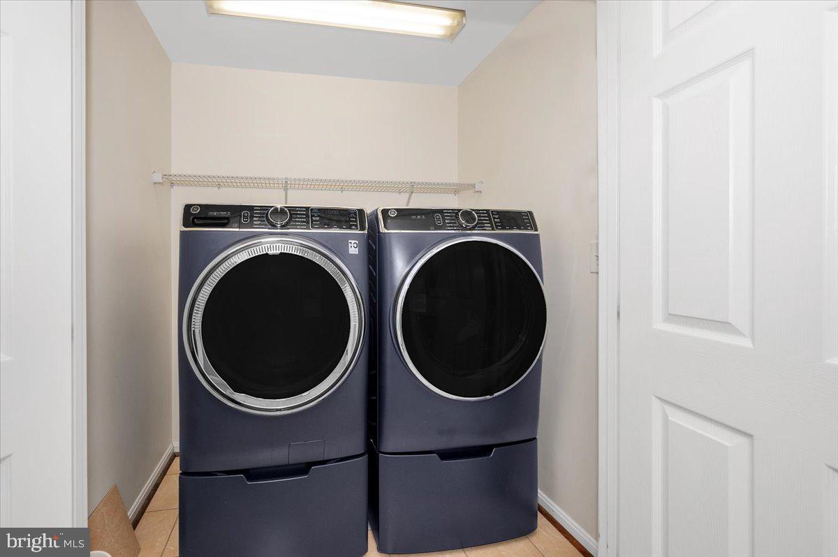 OAK HOLLOW - Residential