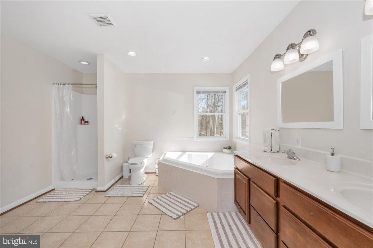 OAK HOLLOW - Residential