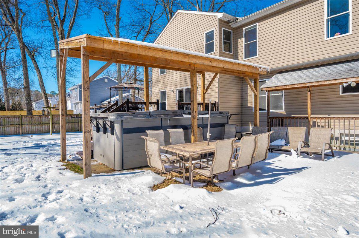 OAK HOLLOW - Residential