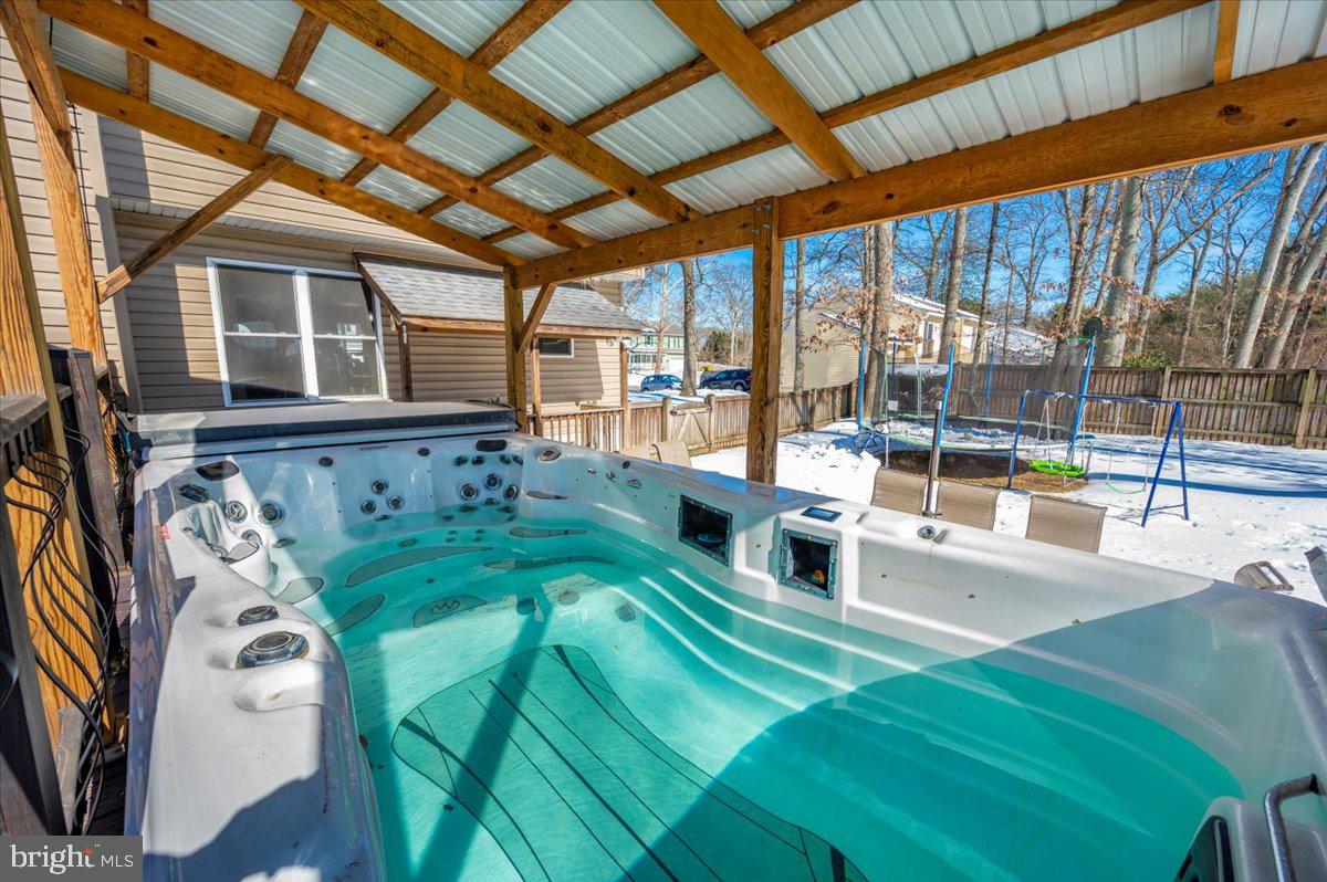 OAK HOLLOW - Residential