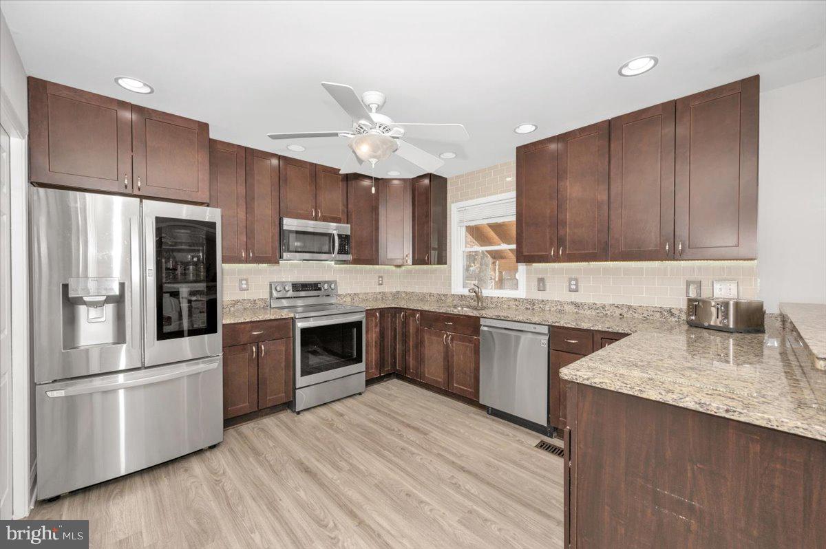 OAK HOLLOW - Residential