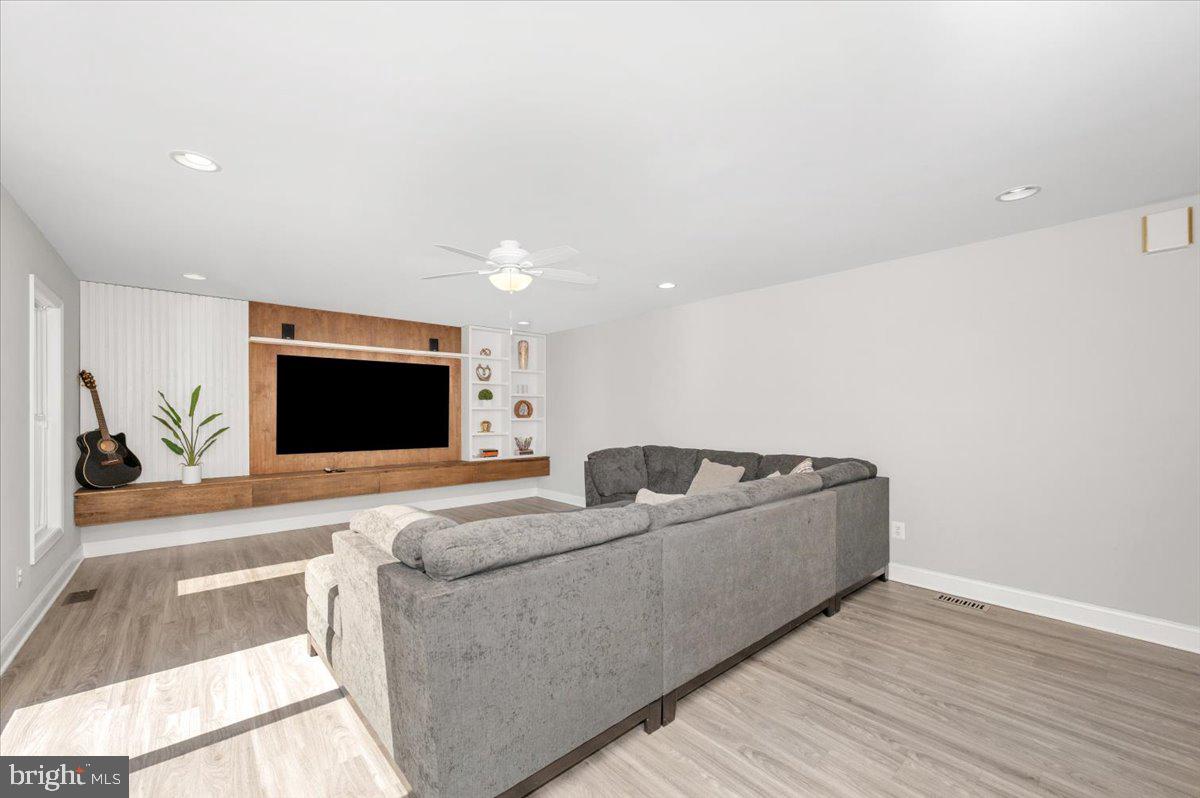 OAK HOLLOW - Residential