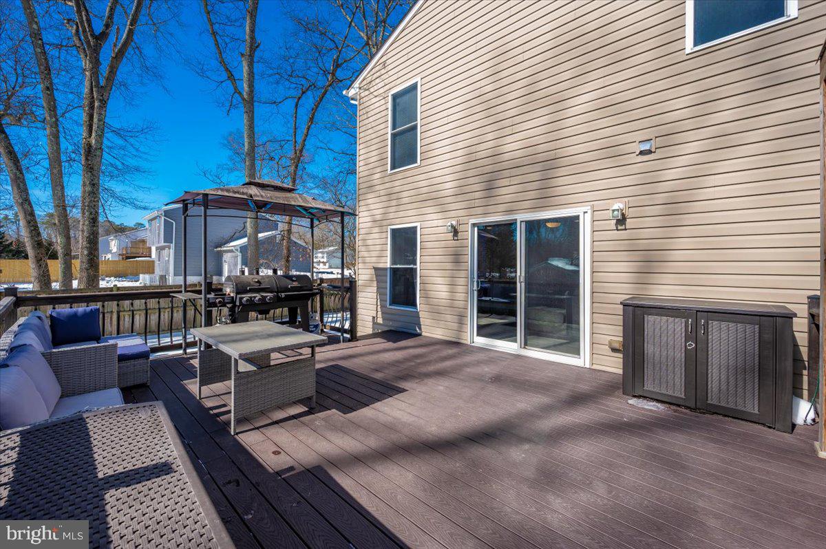 OAK HOLLOW - Residential