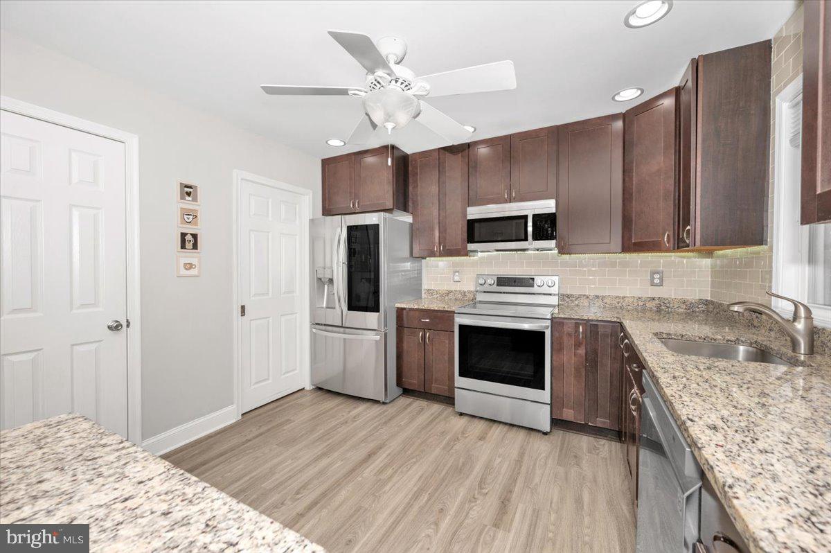 OAK HOLLOW - Residential