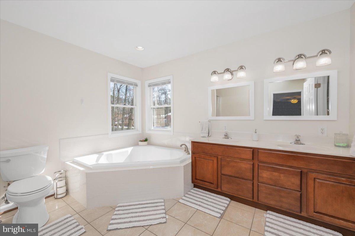 OAK HOLLOW - Residential