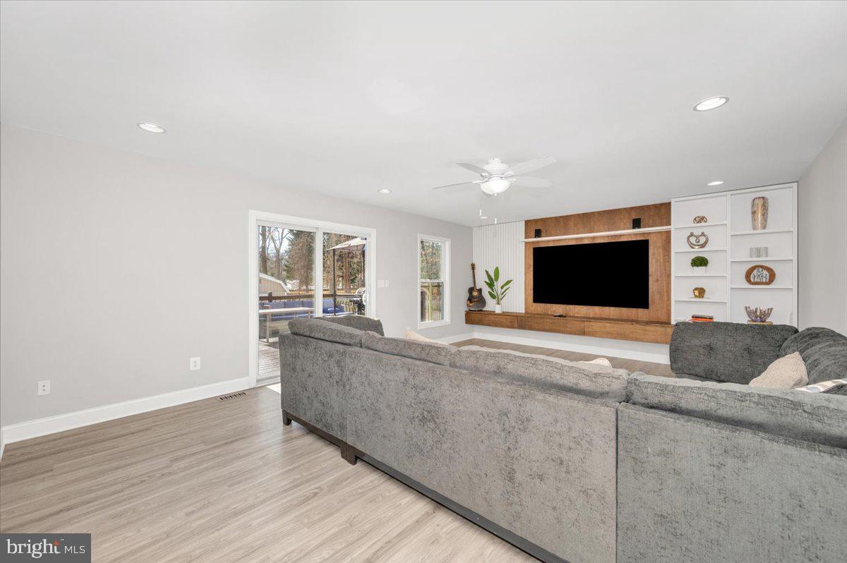 OAK HOLLOW - Residential