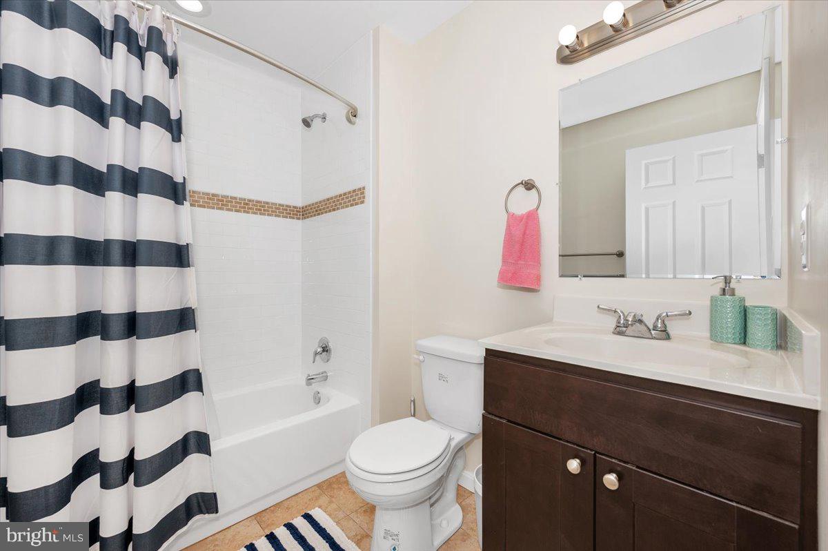 OAK HOLLOW - Residential