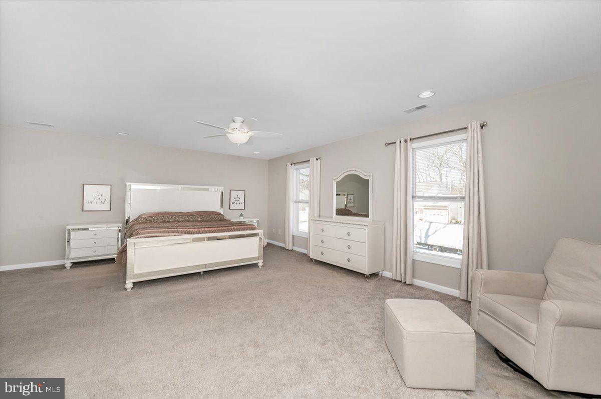 OAK HOLLOW - Residential