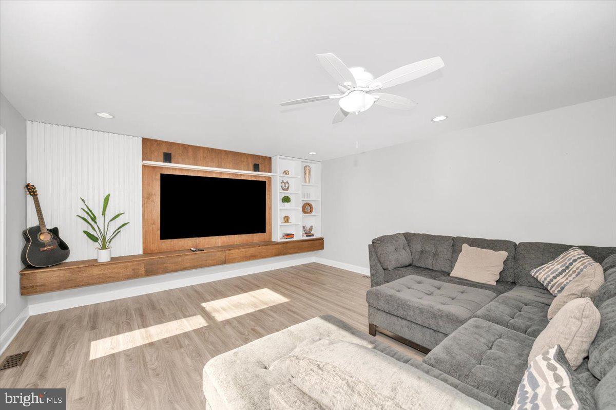 OAK HOLLOW - Residential