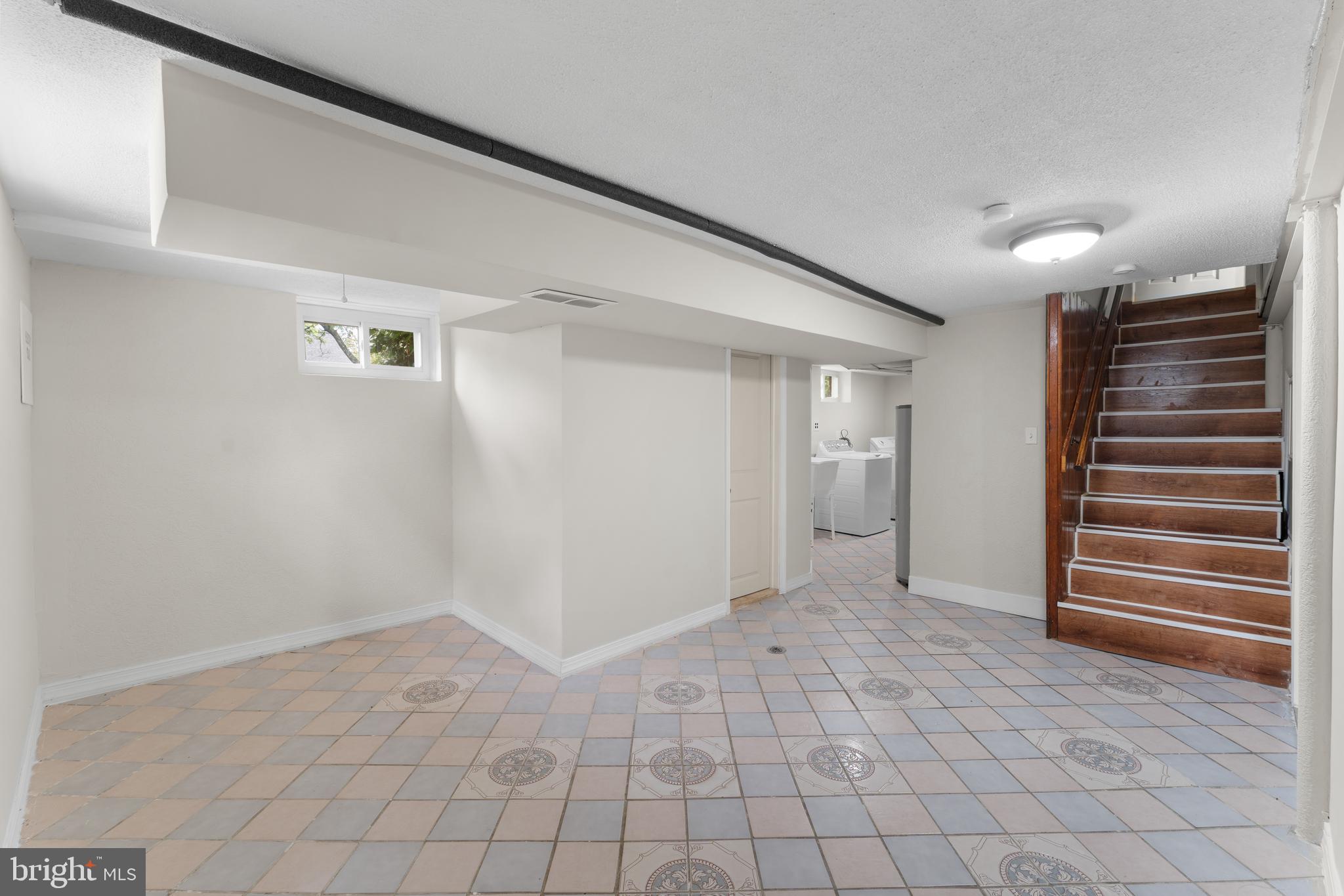 QUEENS CHAPEL MANOR - Residential