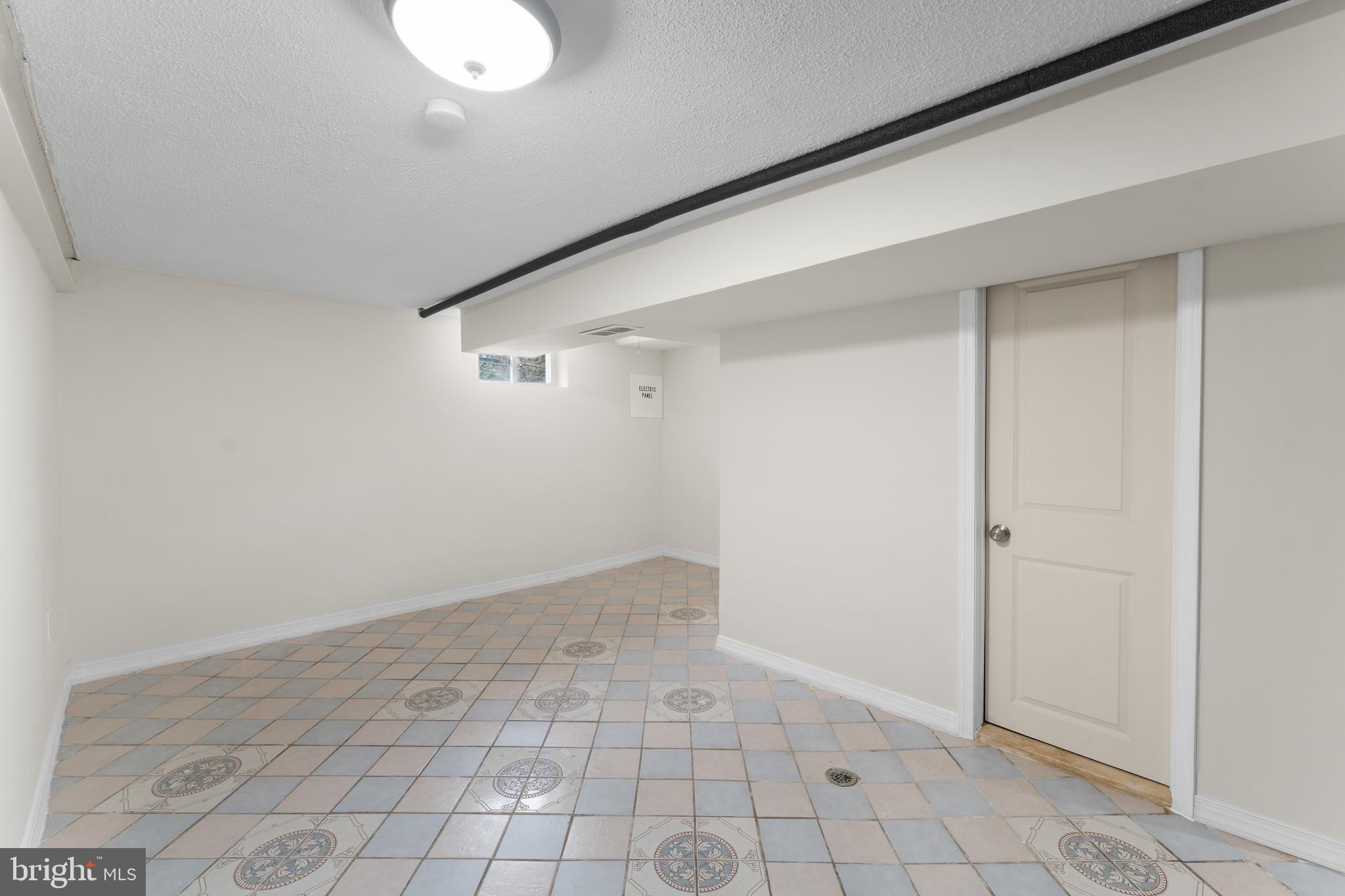 QUEENS CHAPEL MANOR - Residential