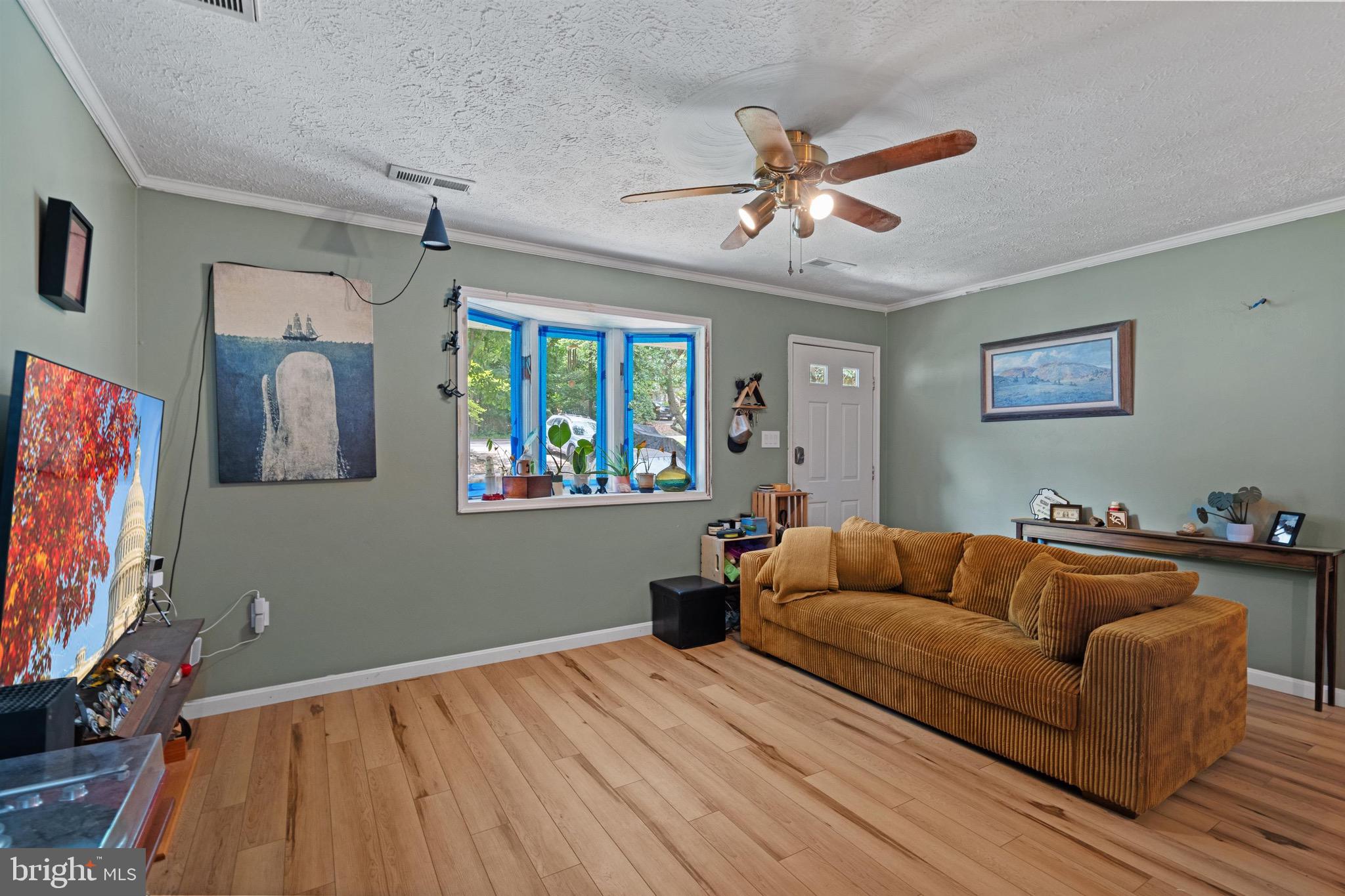 910 GOLDEN WEST WAY