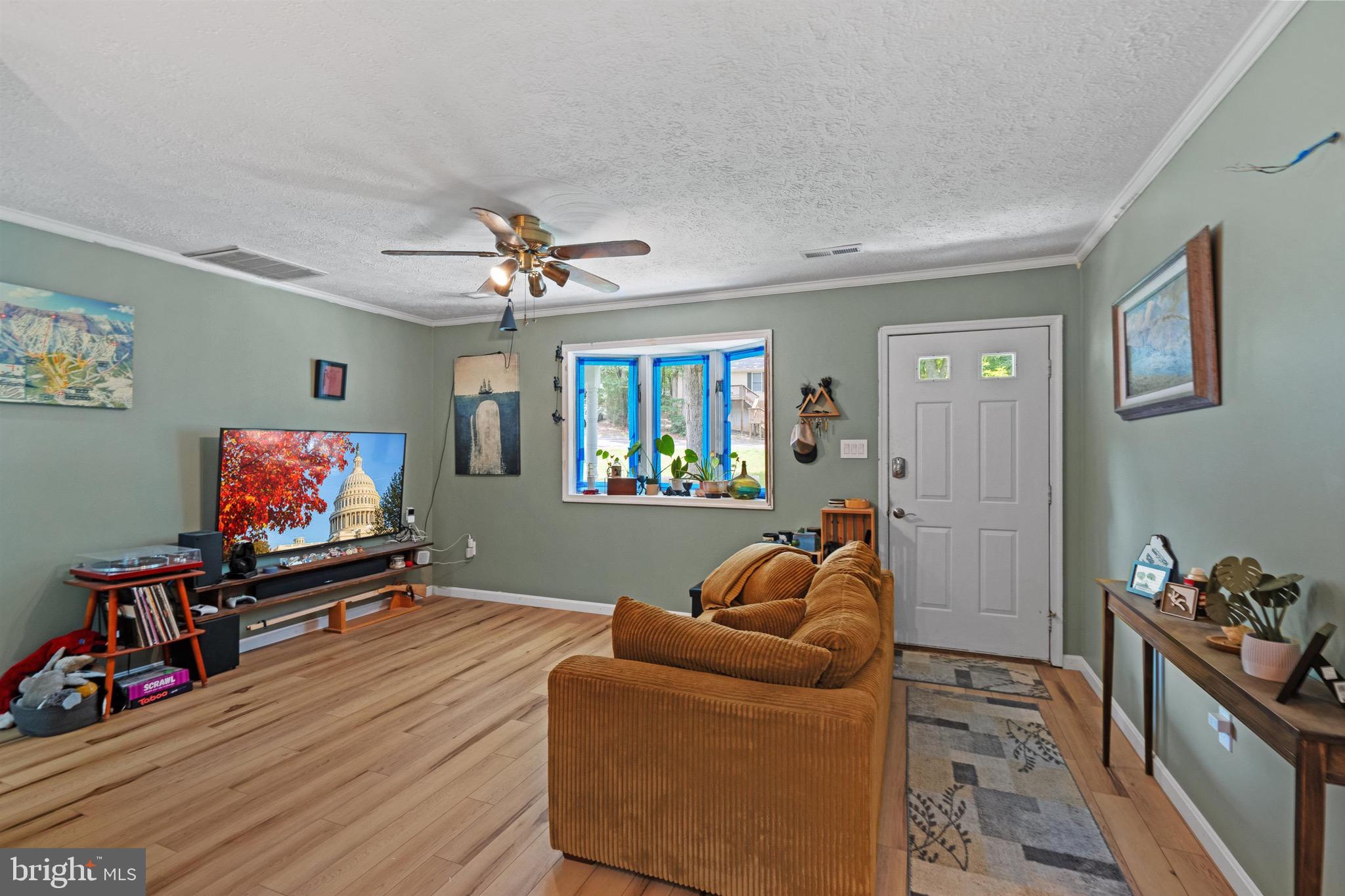 910 GOLDEN WEST WAY