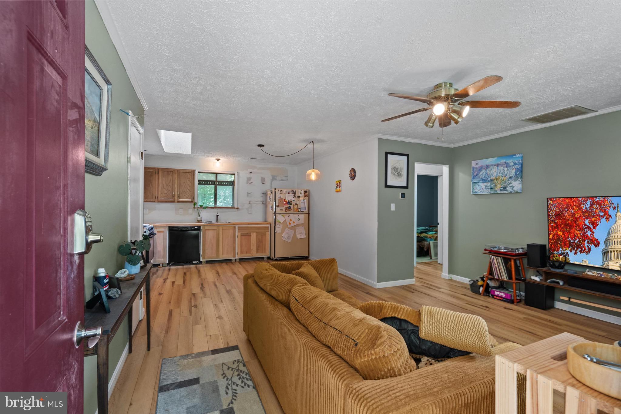 910 GOLDEN WEST WAY