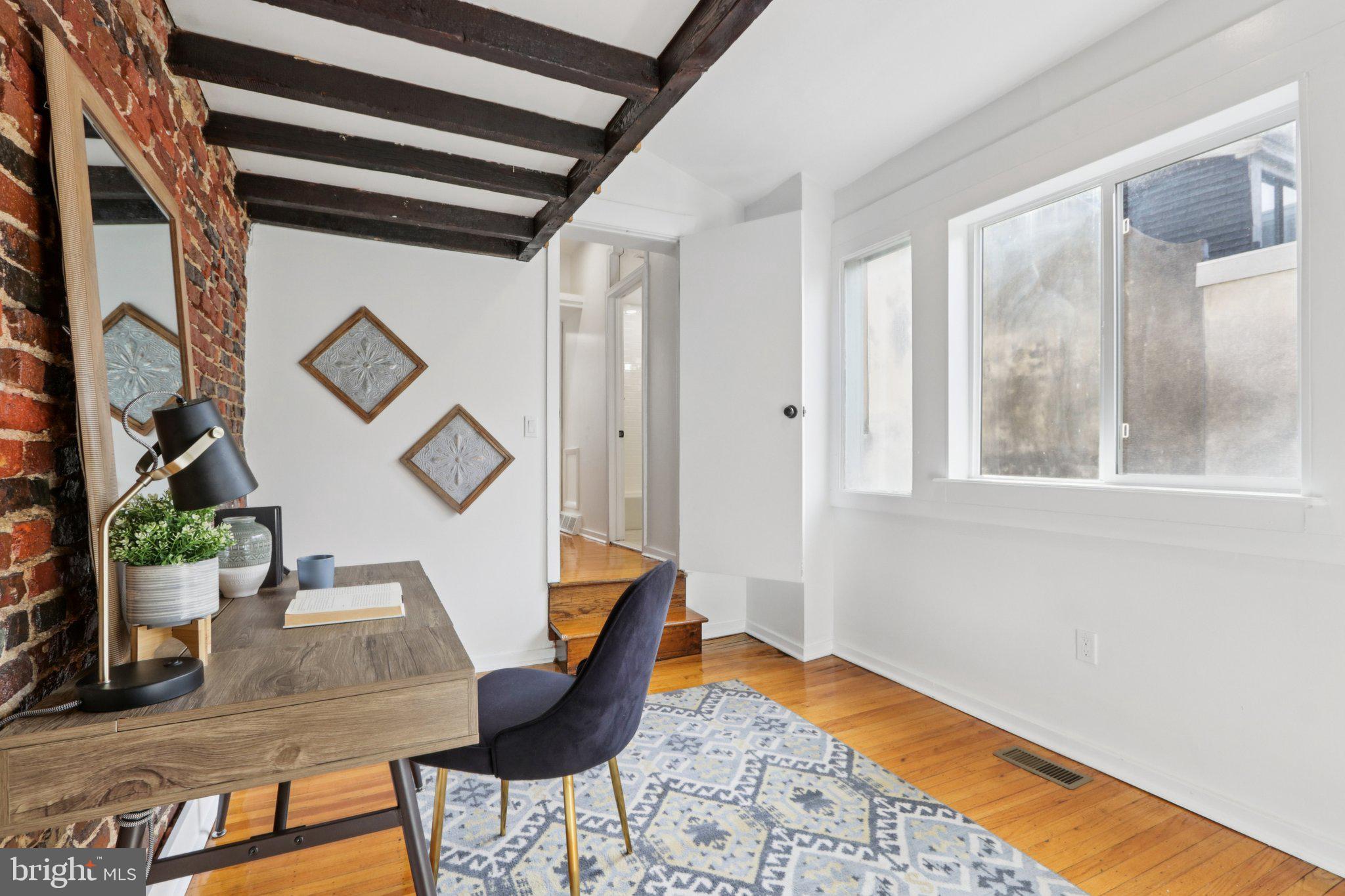 QUEEN VILLAGE - Residential