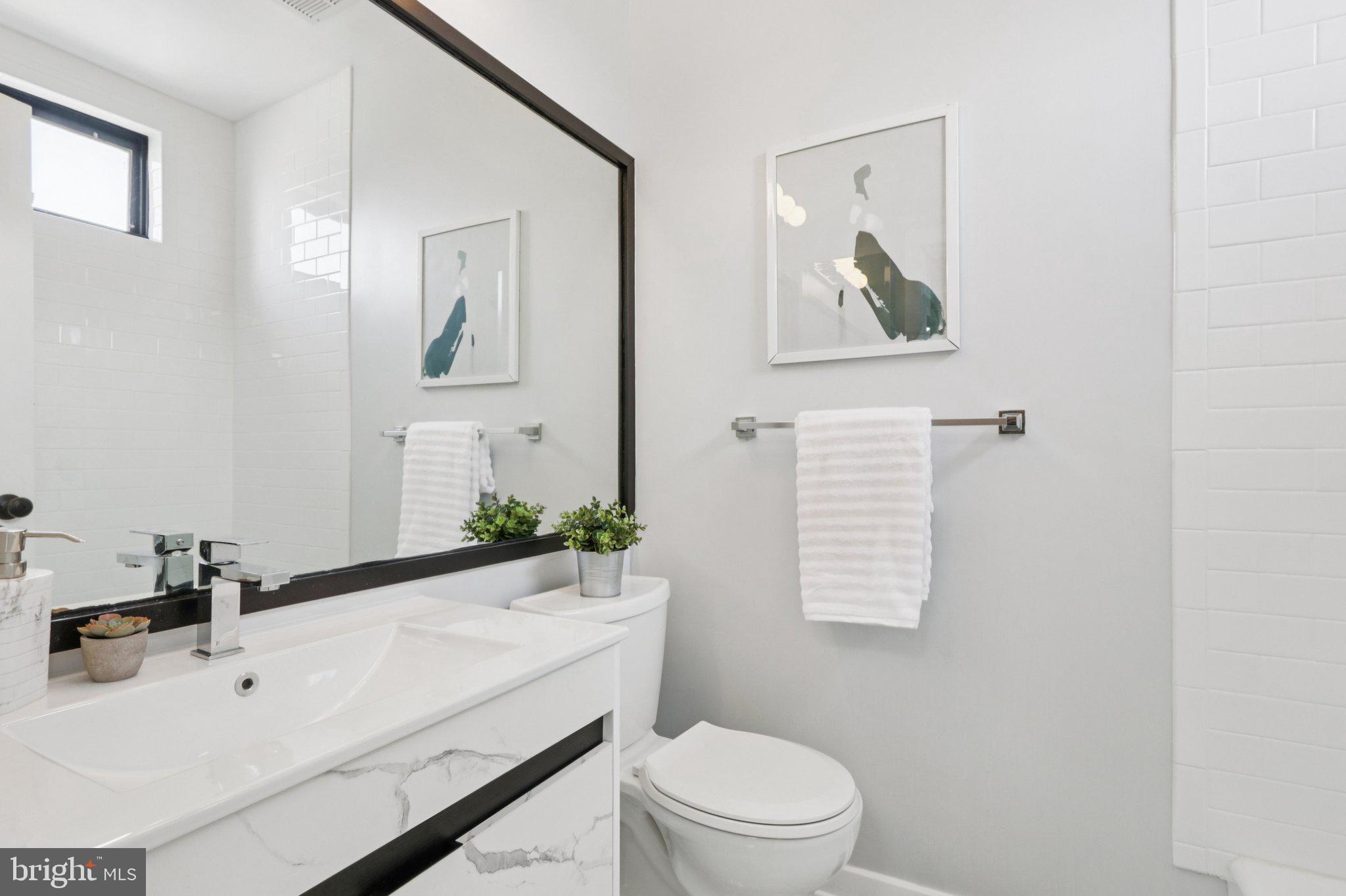 QUEEN VILLAGE - Residential