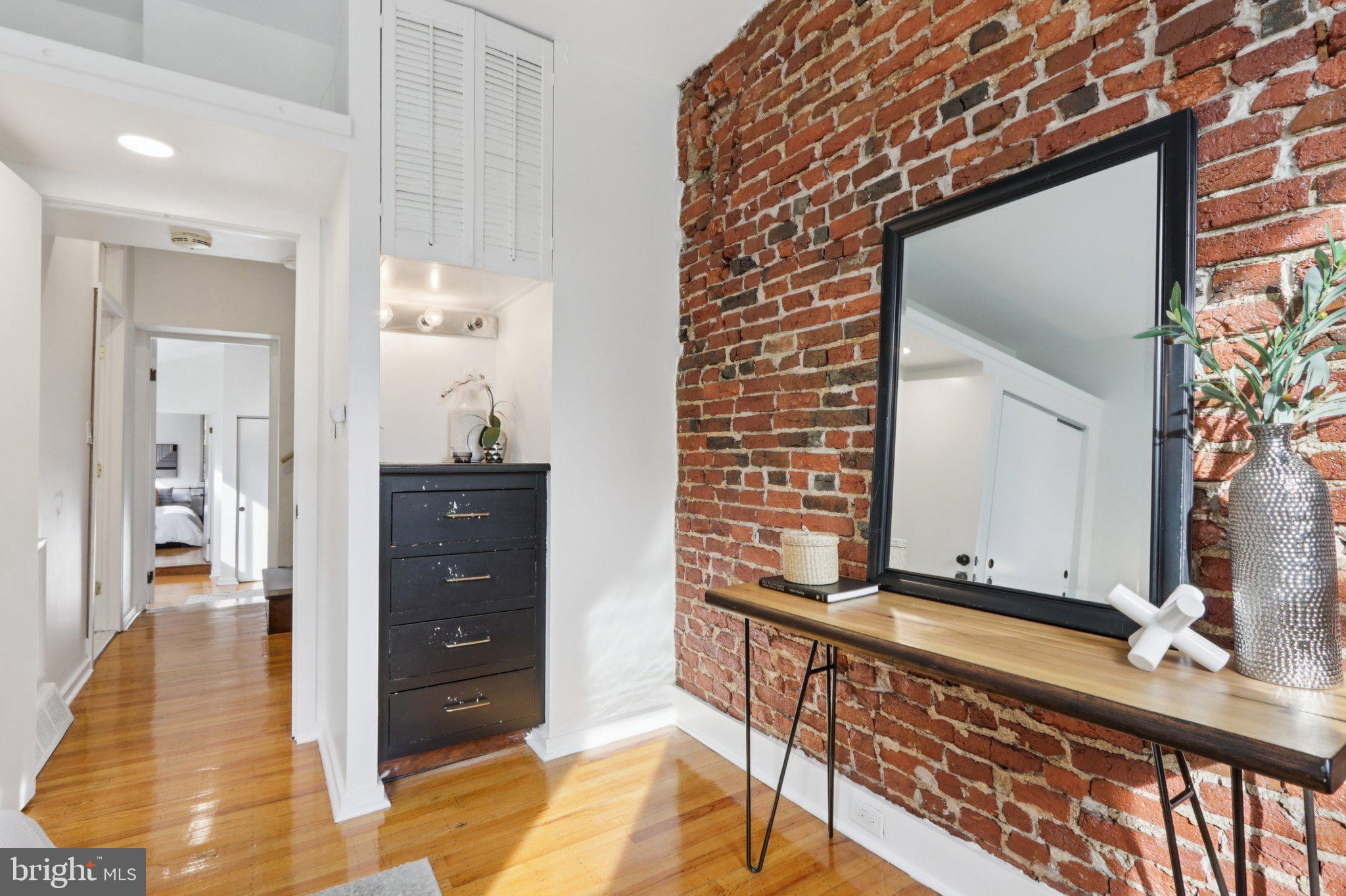 QUEEN VILLAGE - Residential