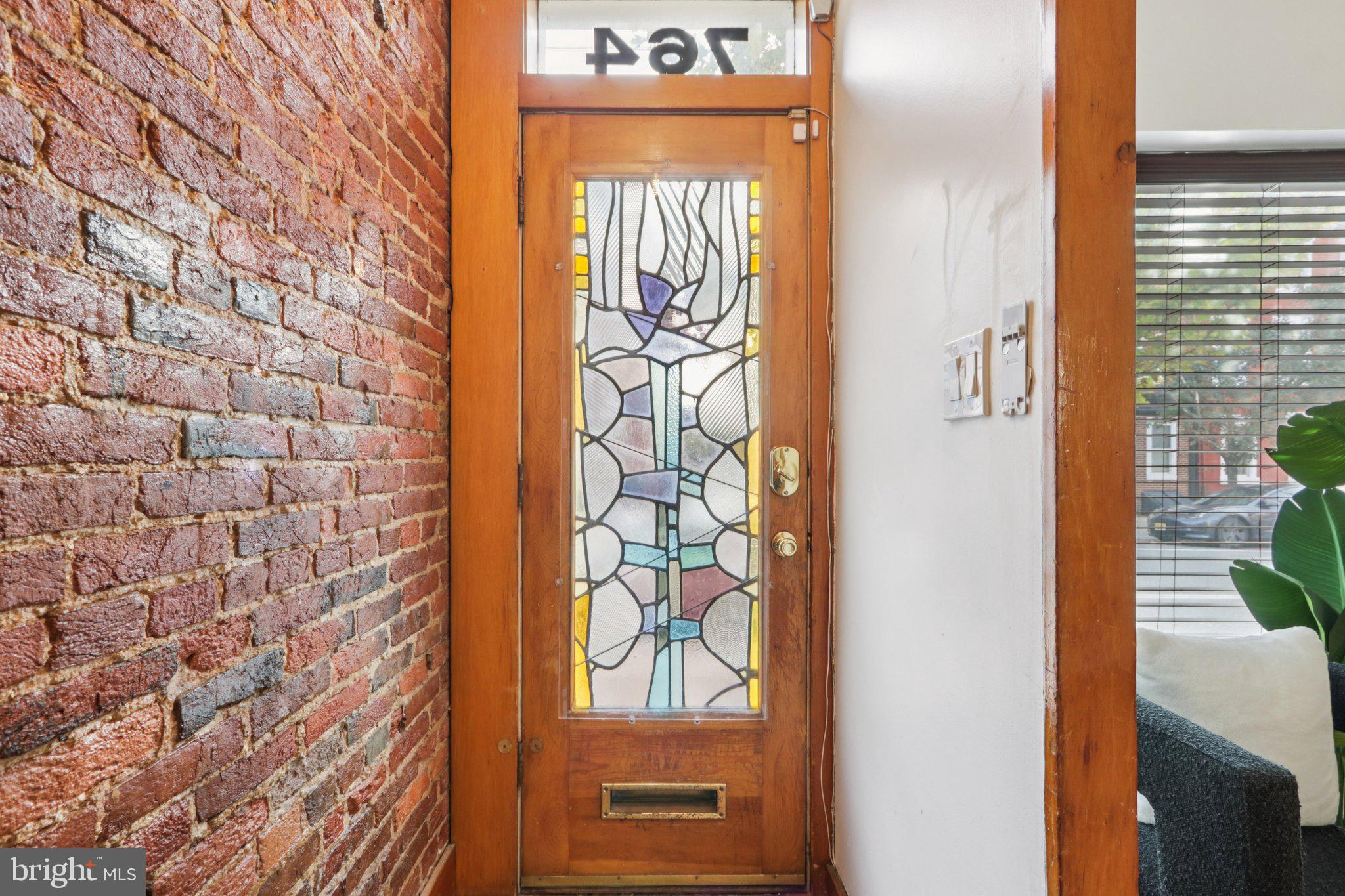 QUEEN VILLAGE - Residential