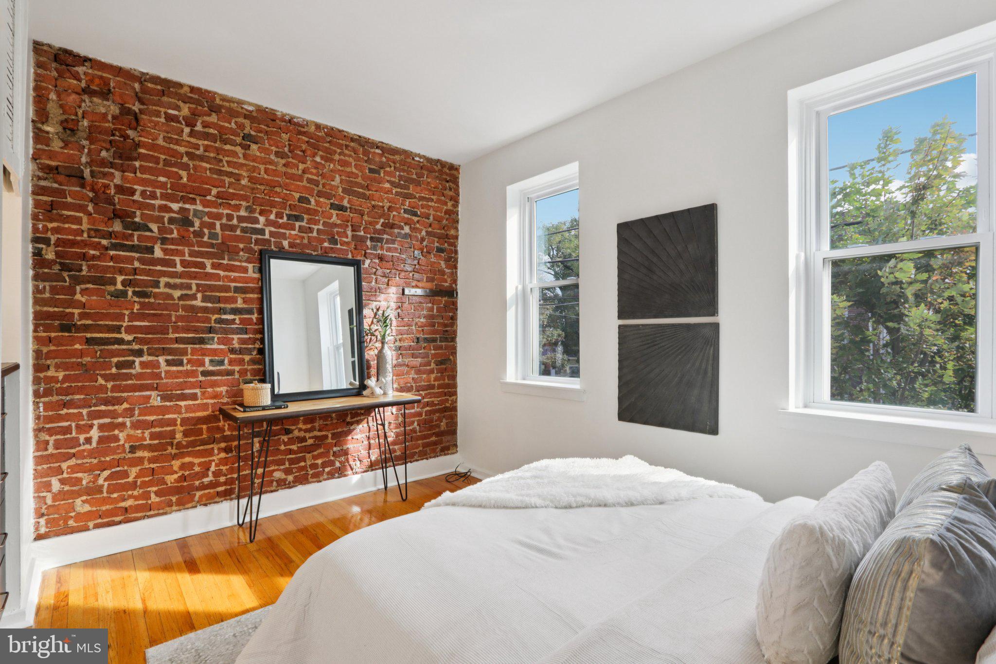 QUEEN VILLAGE - Residential