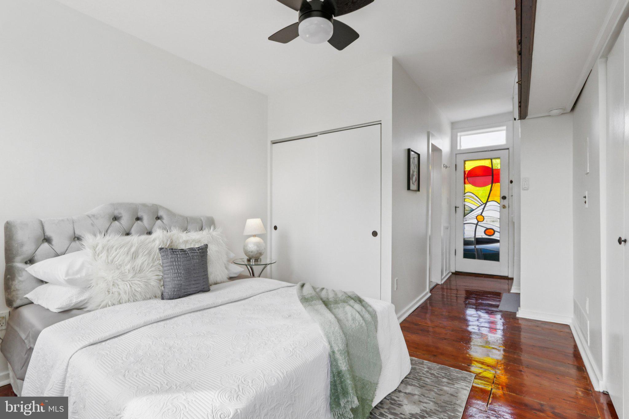 QUEEN VILLAGE - Residential