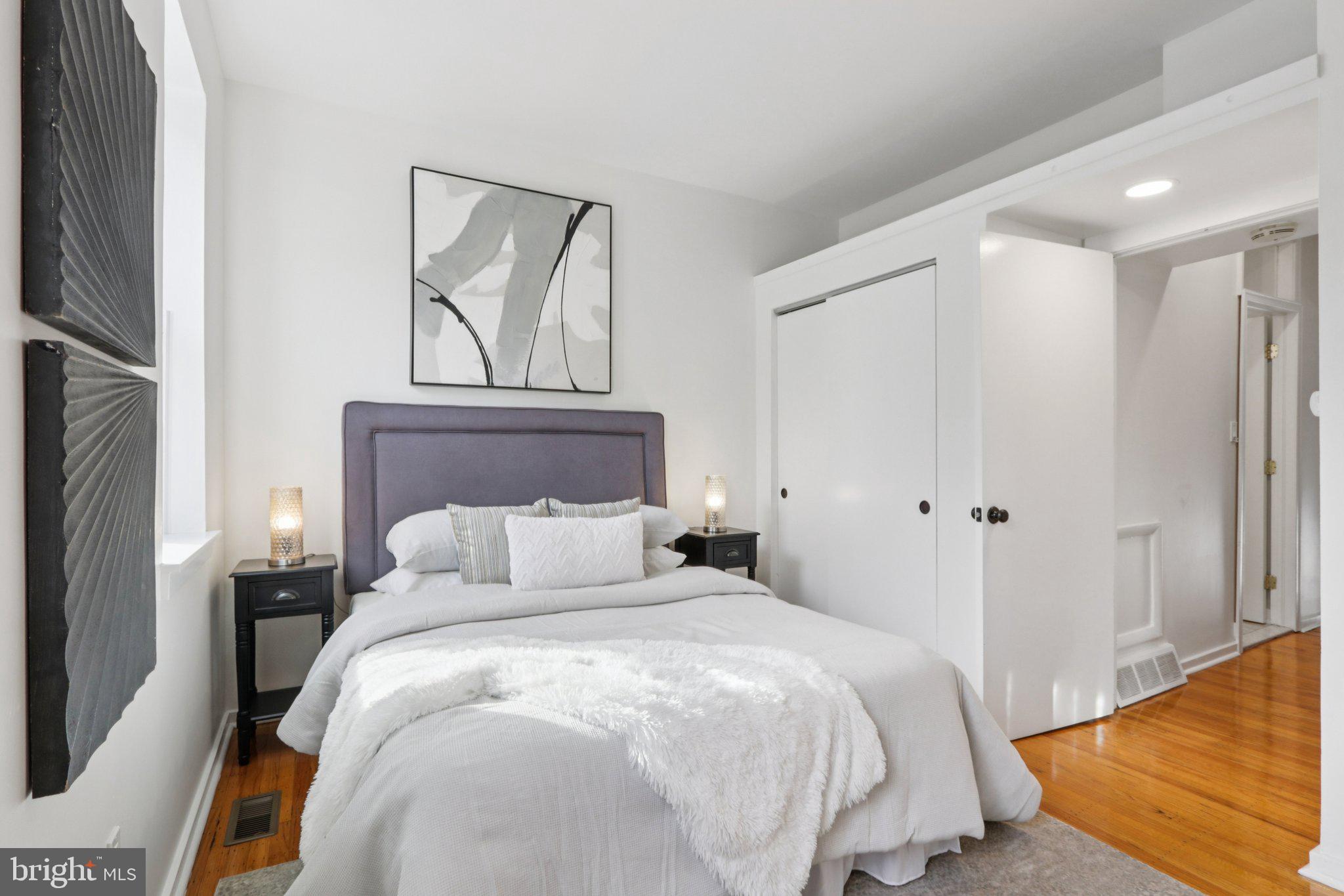 QUEEN VILLAGE - Residential