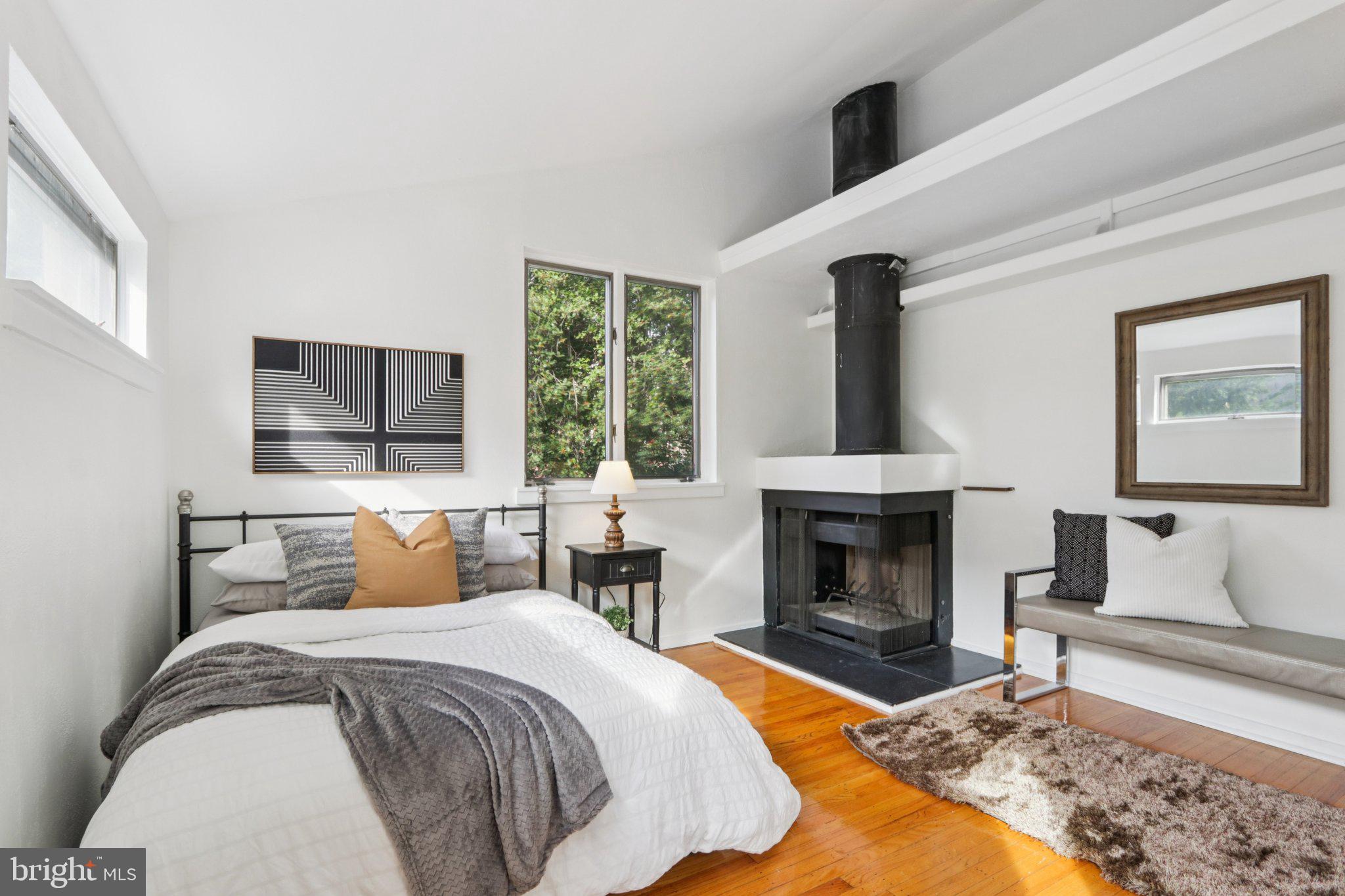 QUEEN VILLAGE - Residential