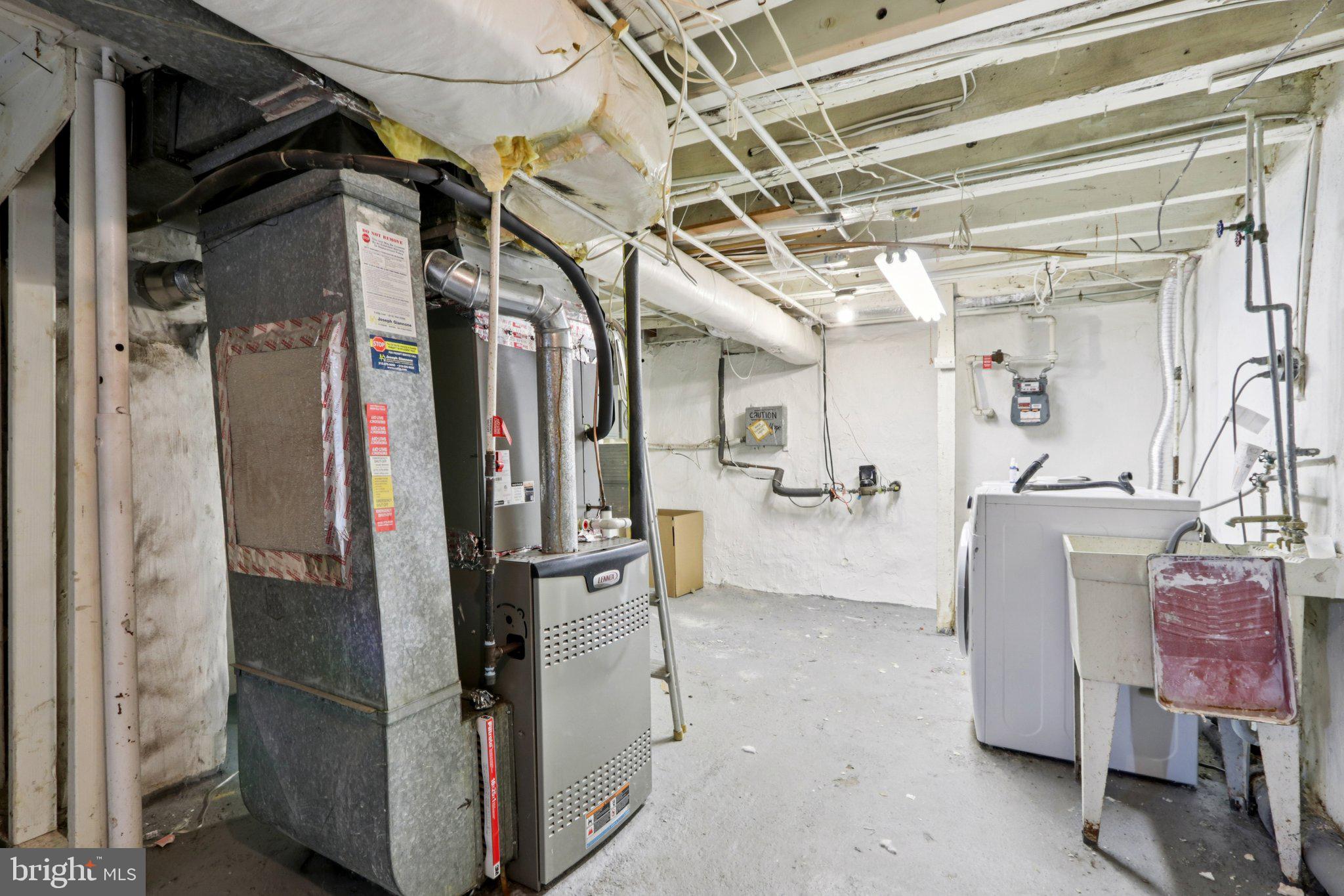 QUEEN VILLAGE - Residential