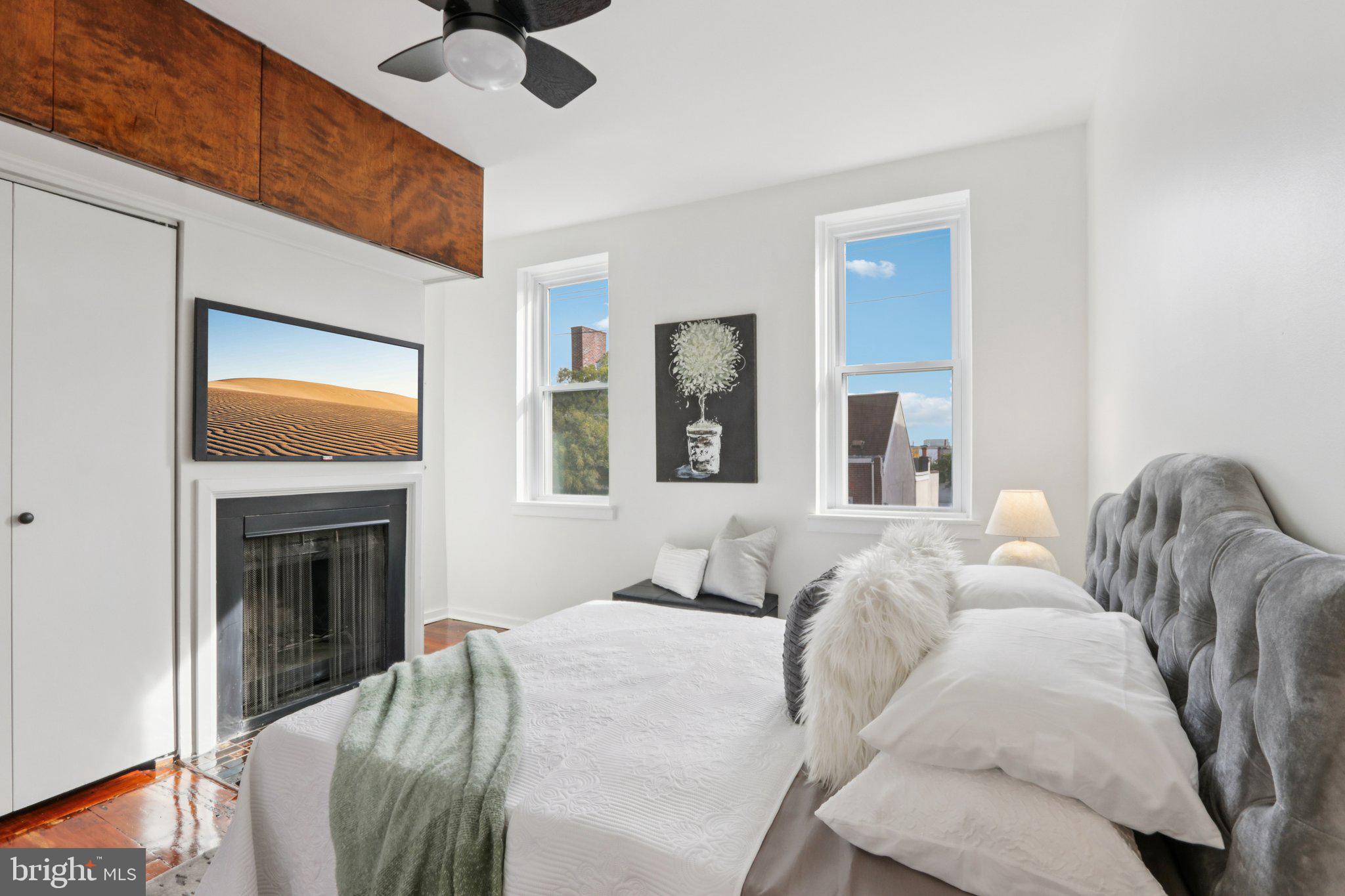 QUEEN VILLAGE - Residential