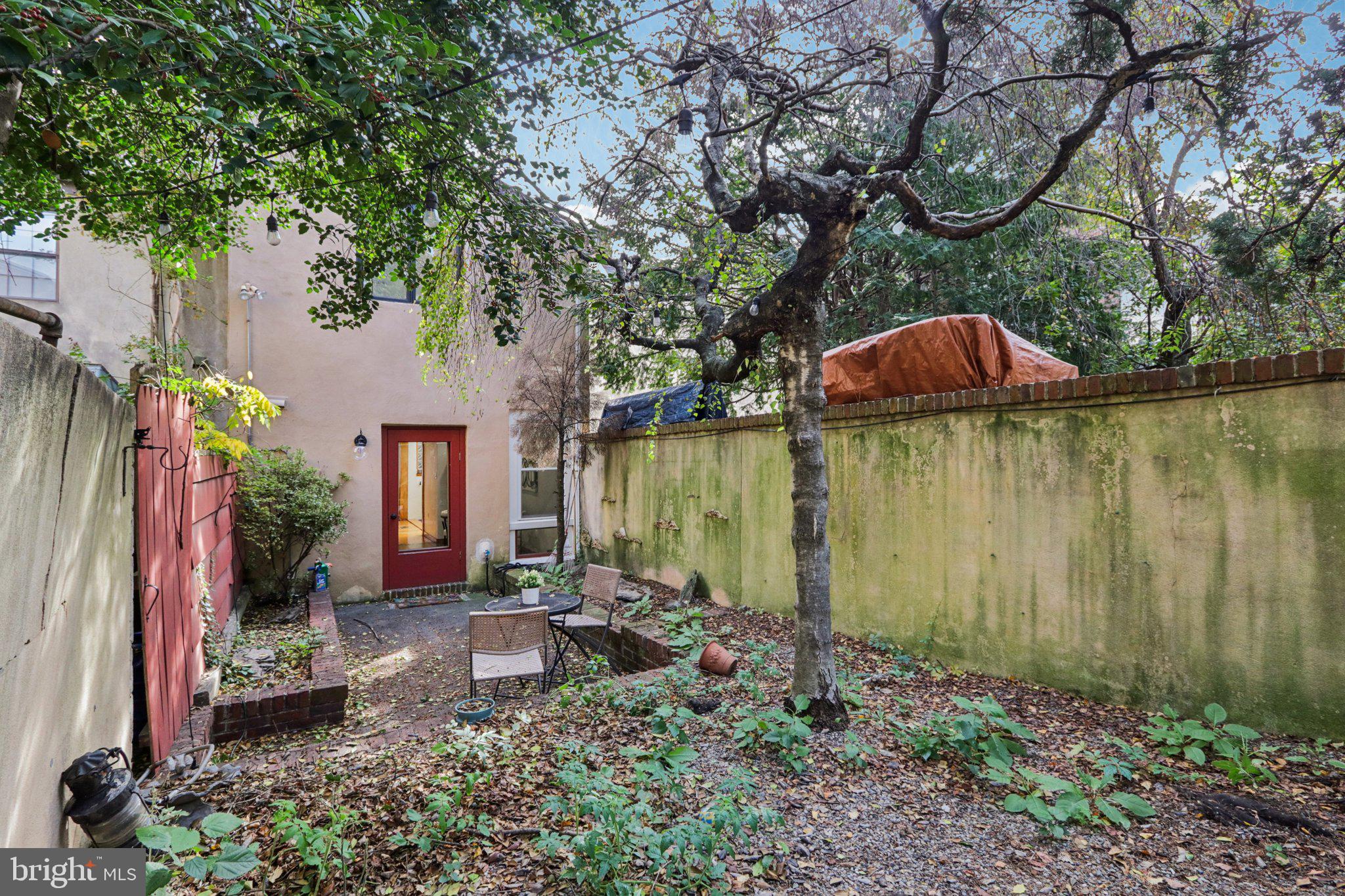 QUEEN VILLAGE - Residential