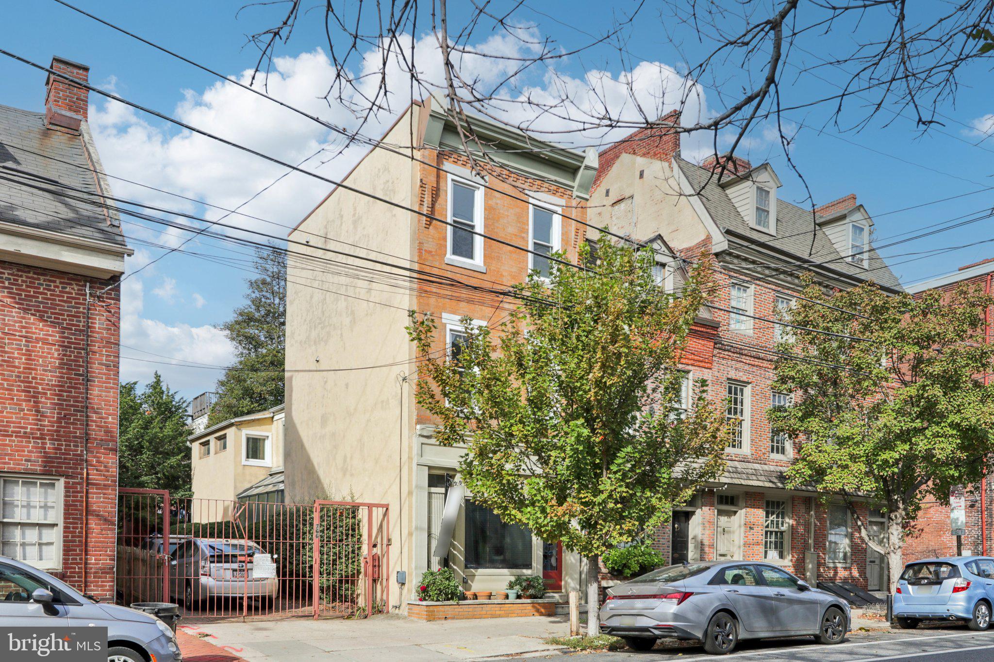 QUEEN VILLAGE - Residential
