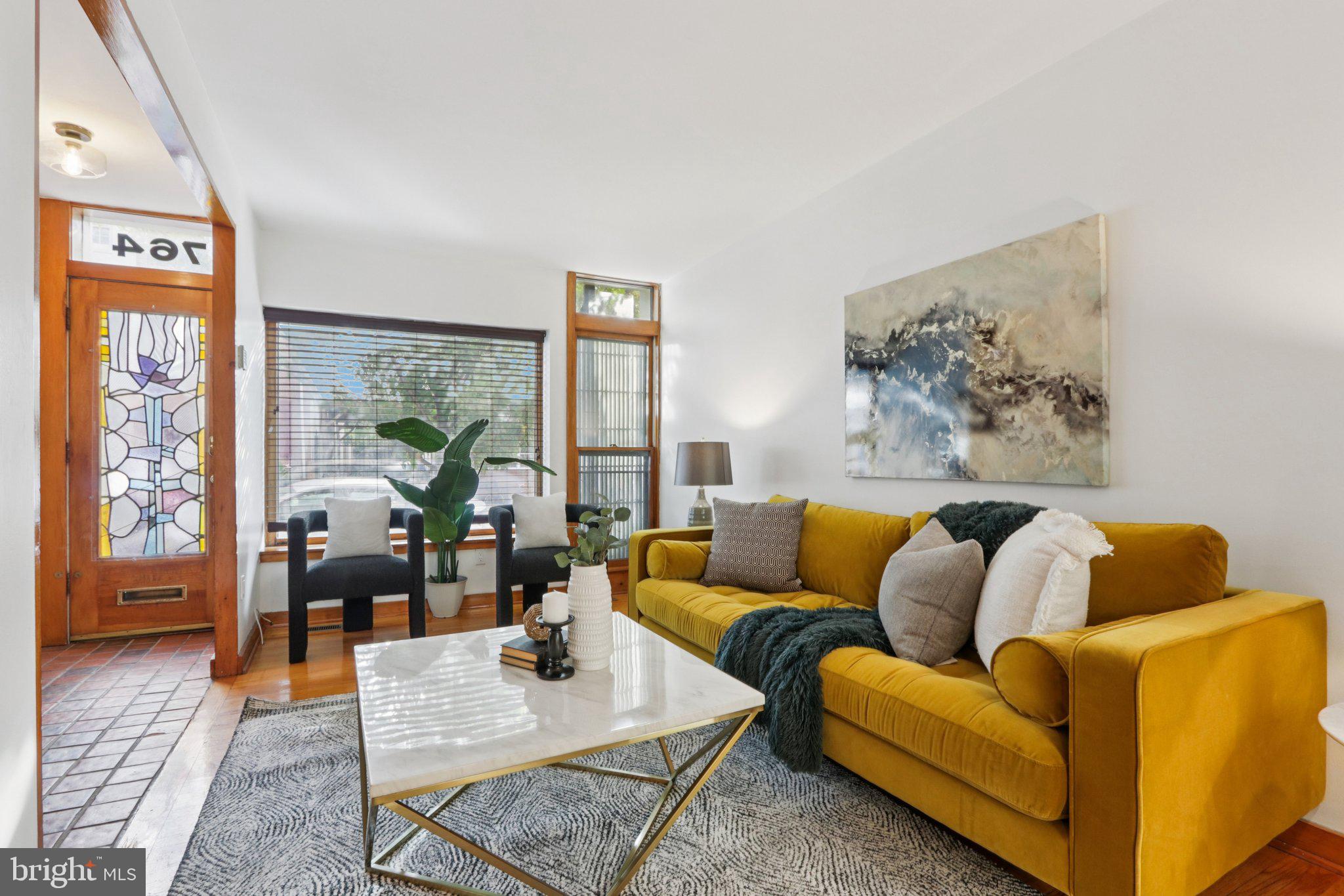 QUEEN VILLAGE - Residential