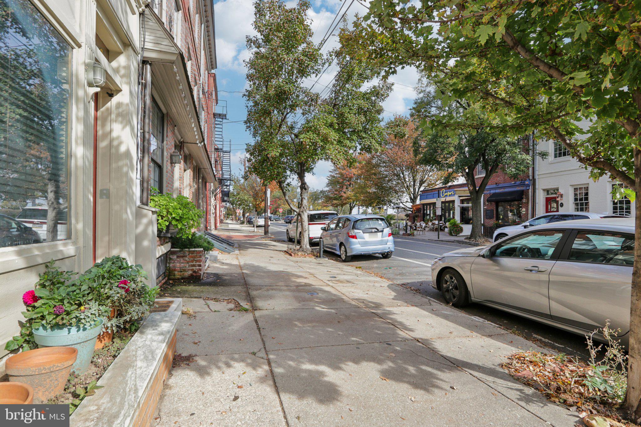 QUEEN VILLAGE - Residential