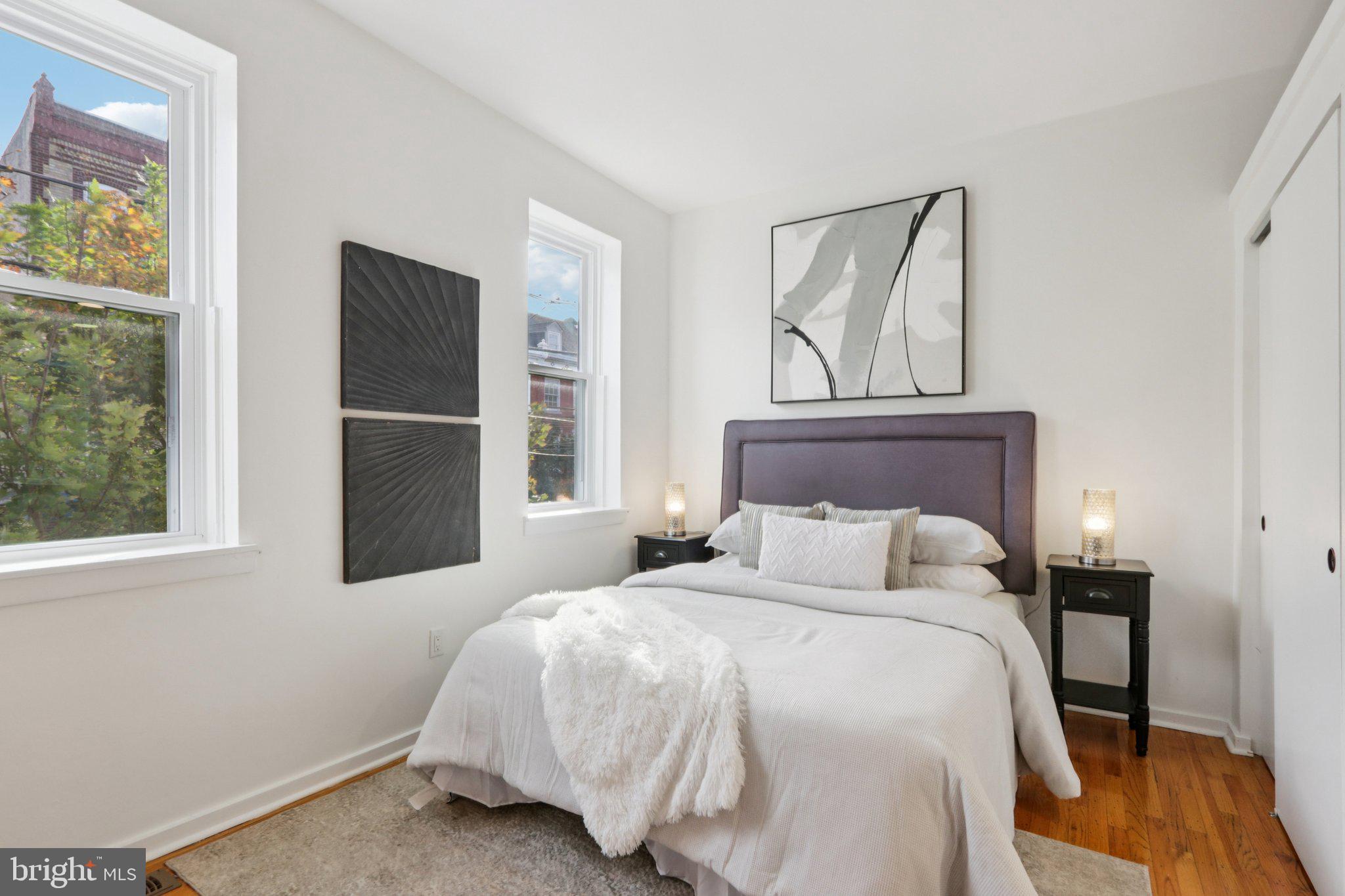 QUEEN VILLAGE - Residential