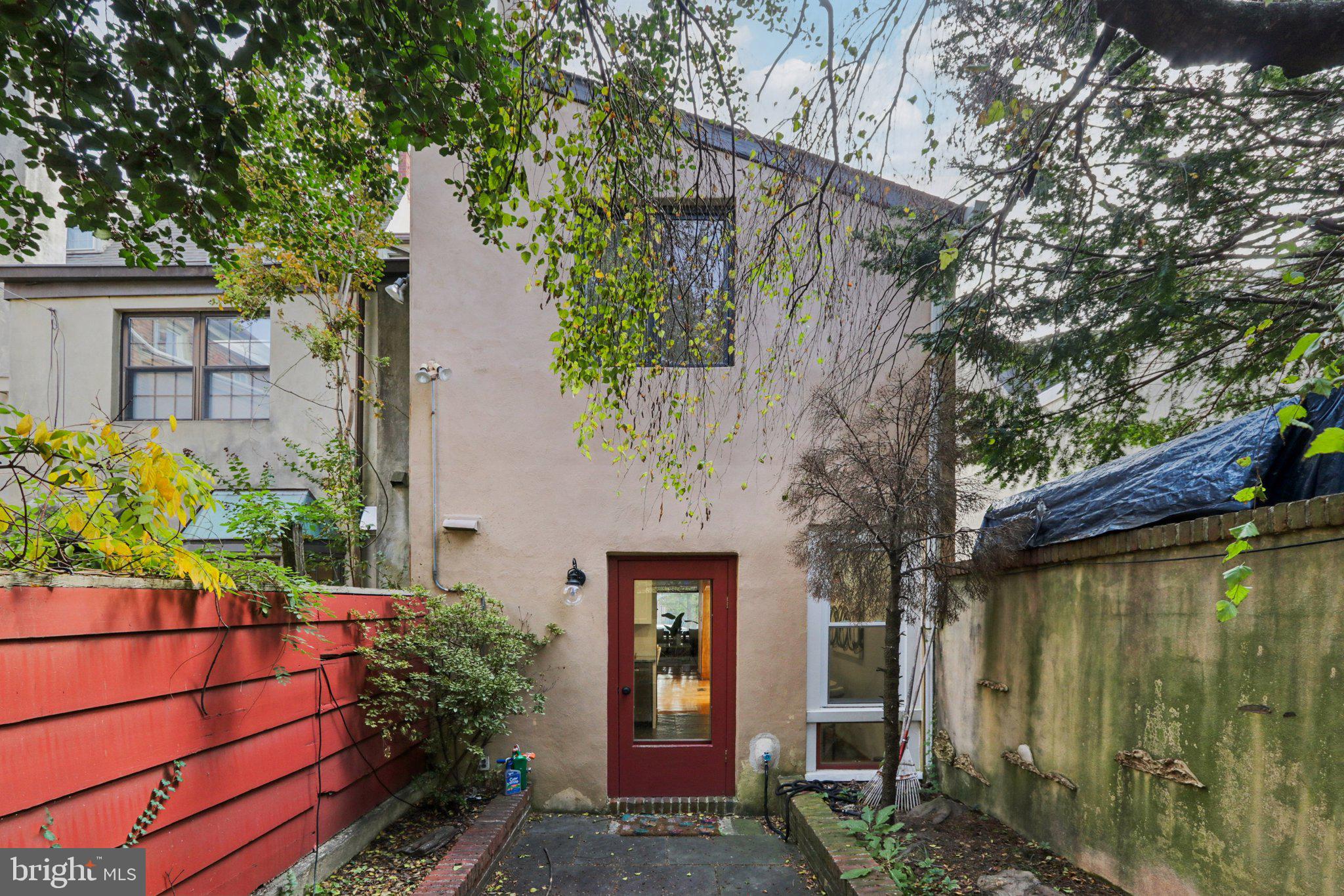 QUEEN VILLAGE - Residential