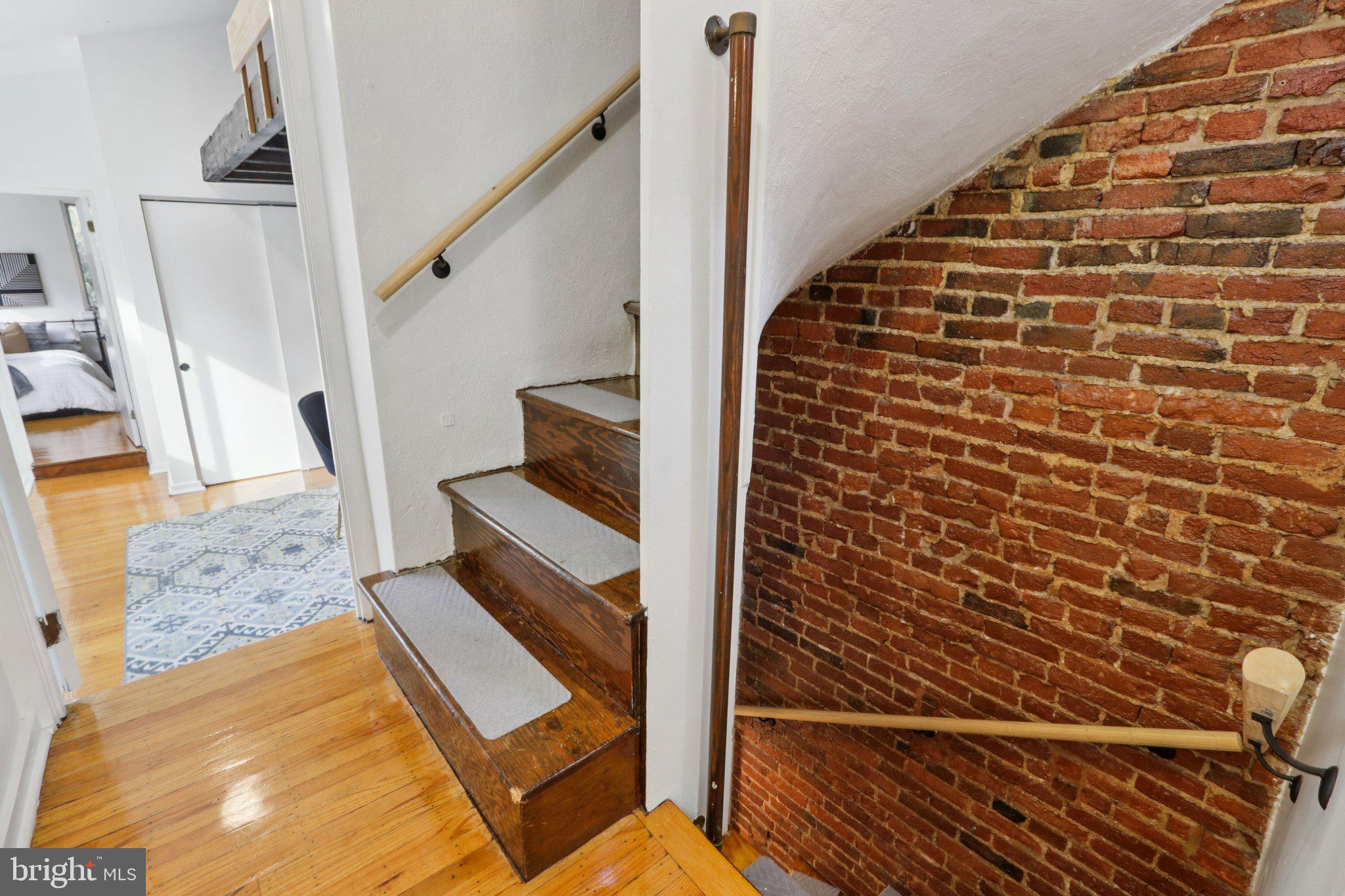 QUEEN VILLAGE - Residential