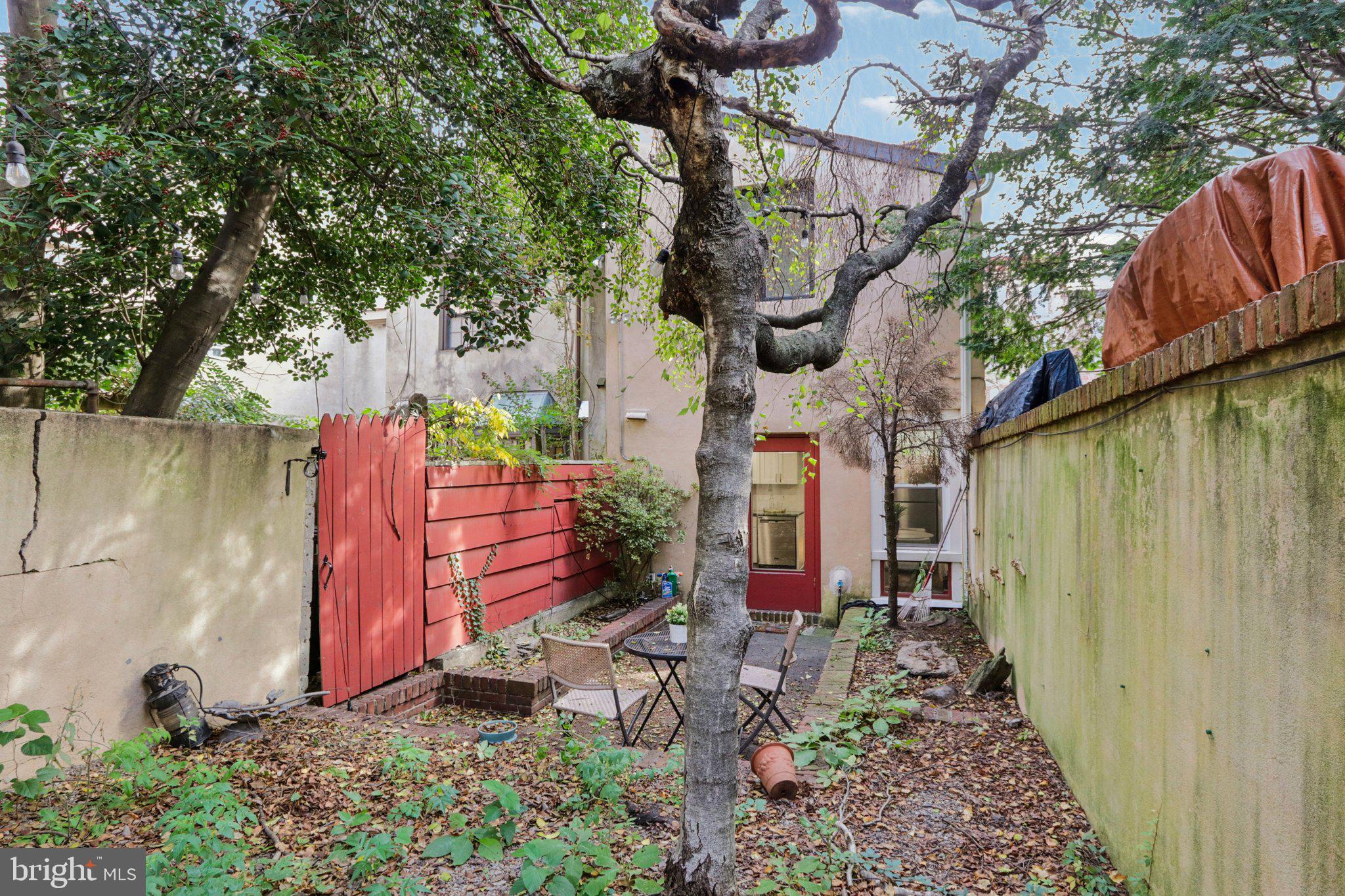 QUEEN VILLAGE - Residential