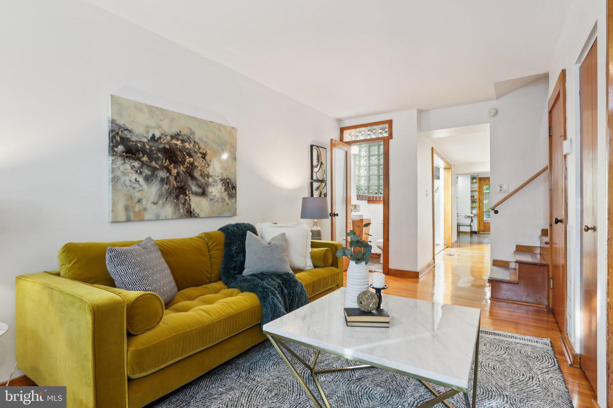 QUEEN VILLAGE - Residential