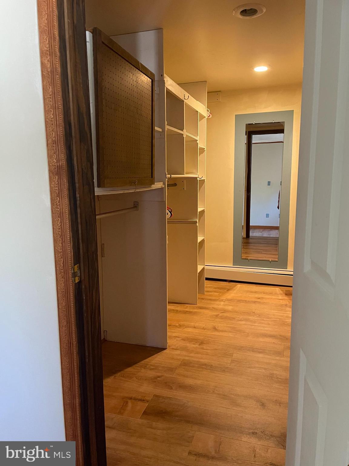 MEADOWBROOK MANOR - Residential Lease