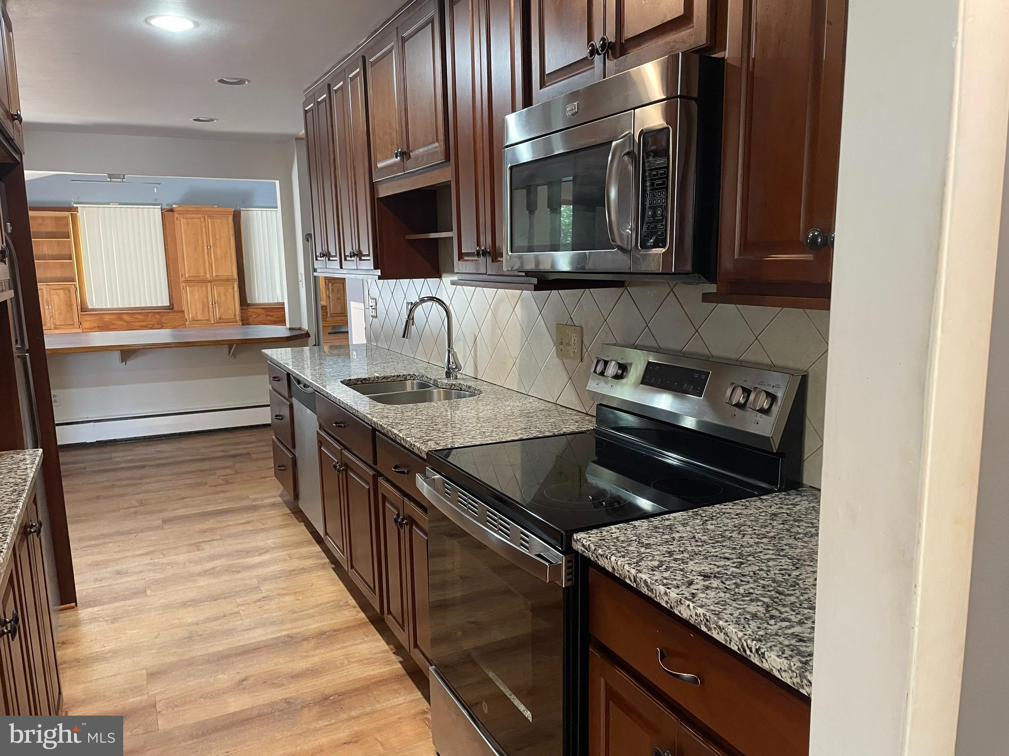 MEADOWBROOK MANOR - Residential Lease