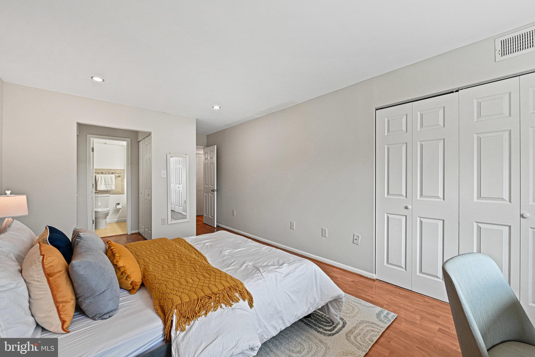 HAWTHORNE VILLAGE - Residential