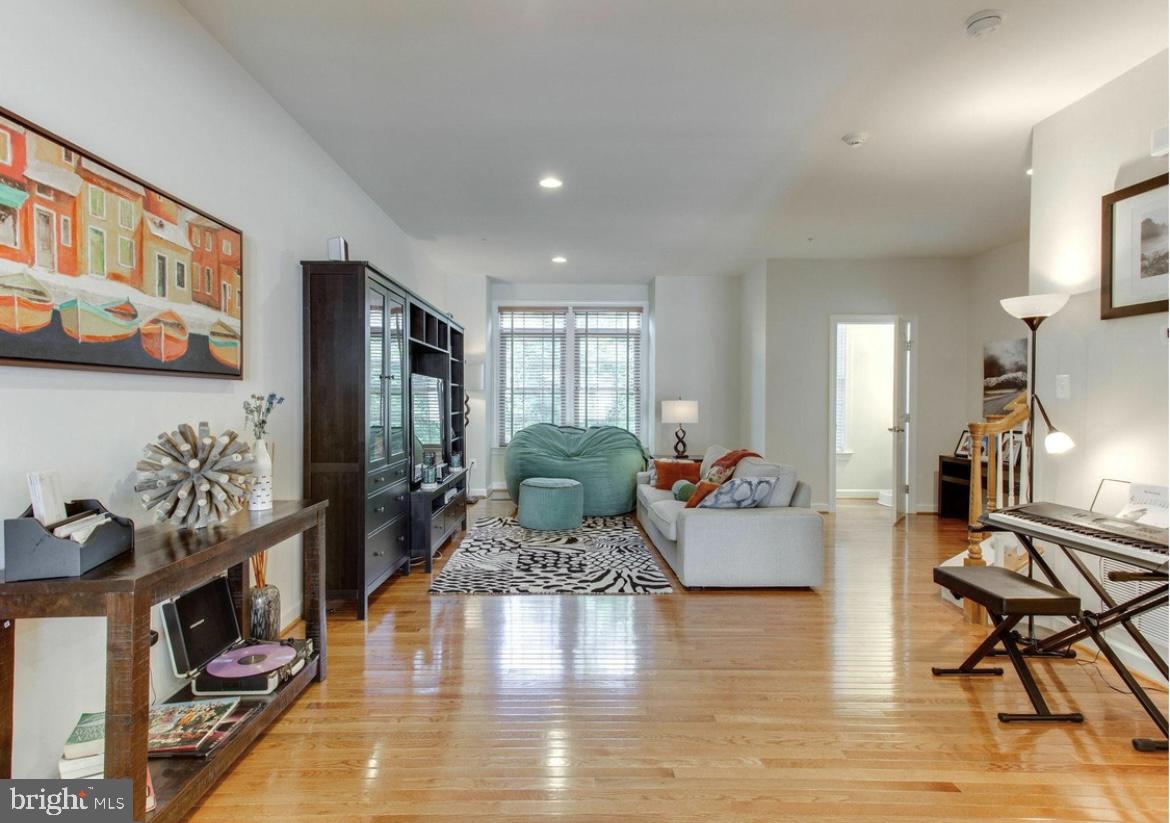 VILLAGE OF CLOPPERS MILL - Residential Lease