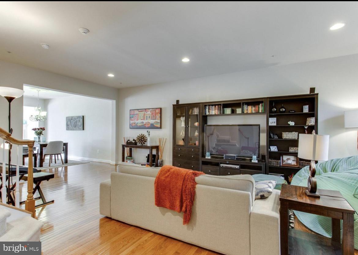 VILLAGE OF CLOPPERS MILL - Residential Lease