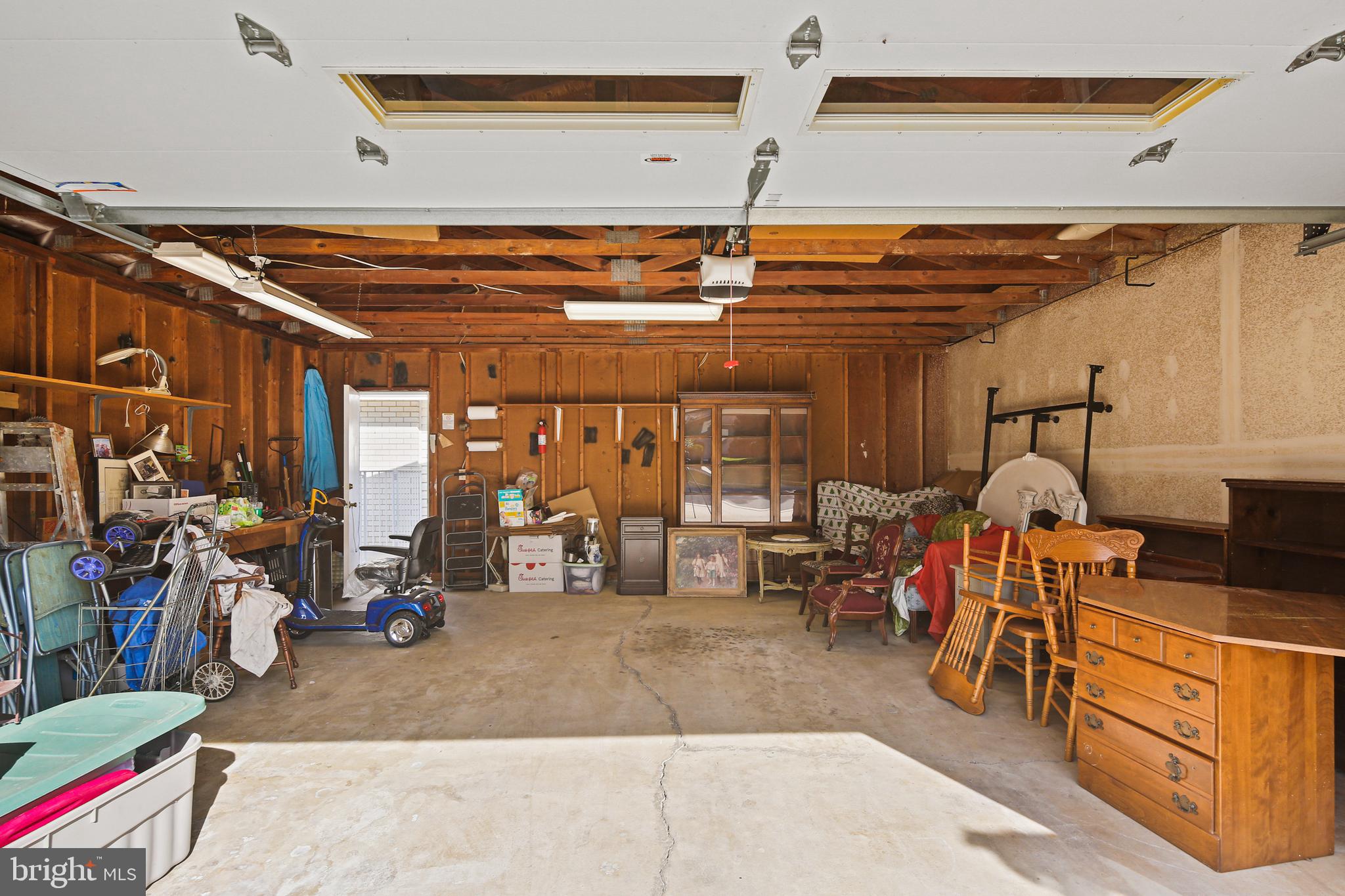 LEISURE WORLD - Residential