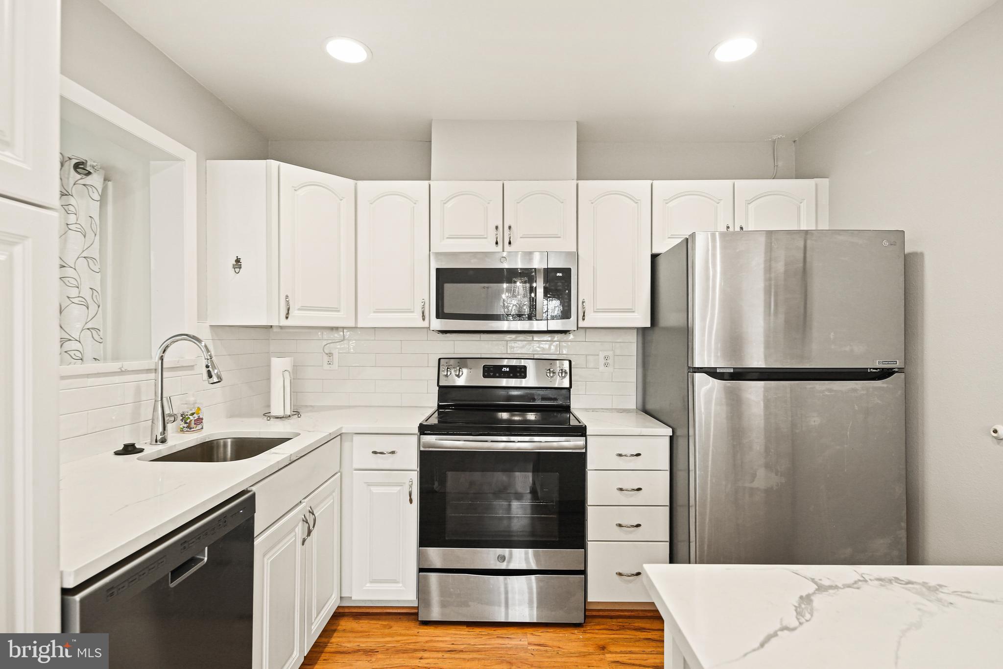 LEISURE WORLD - Residential