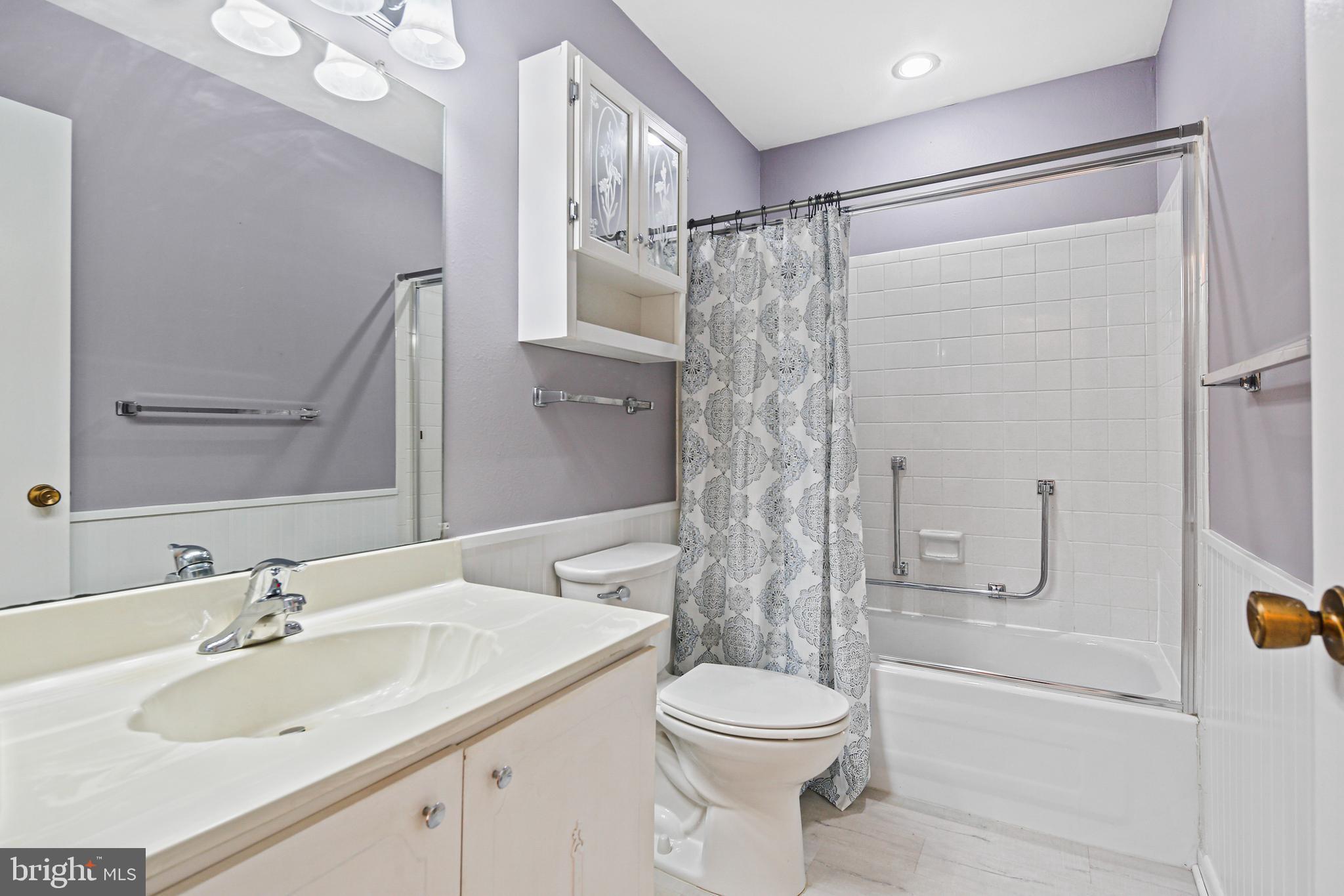 LEISURE WORLD - Residential